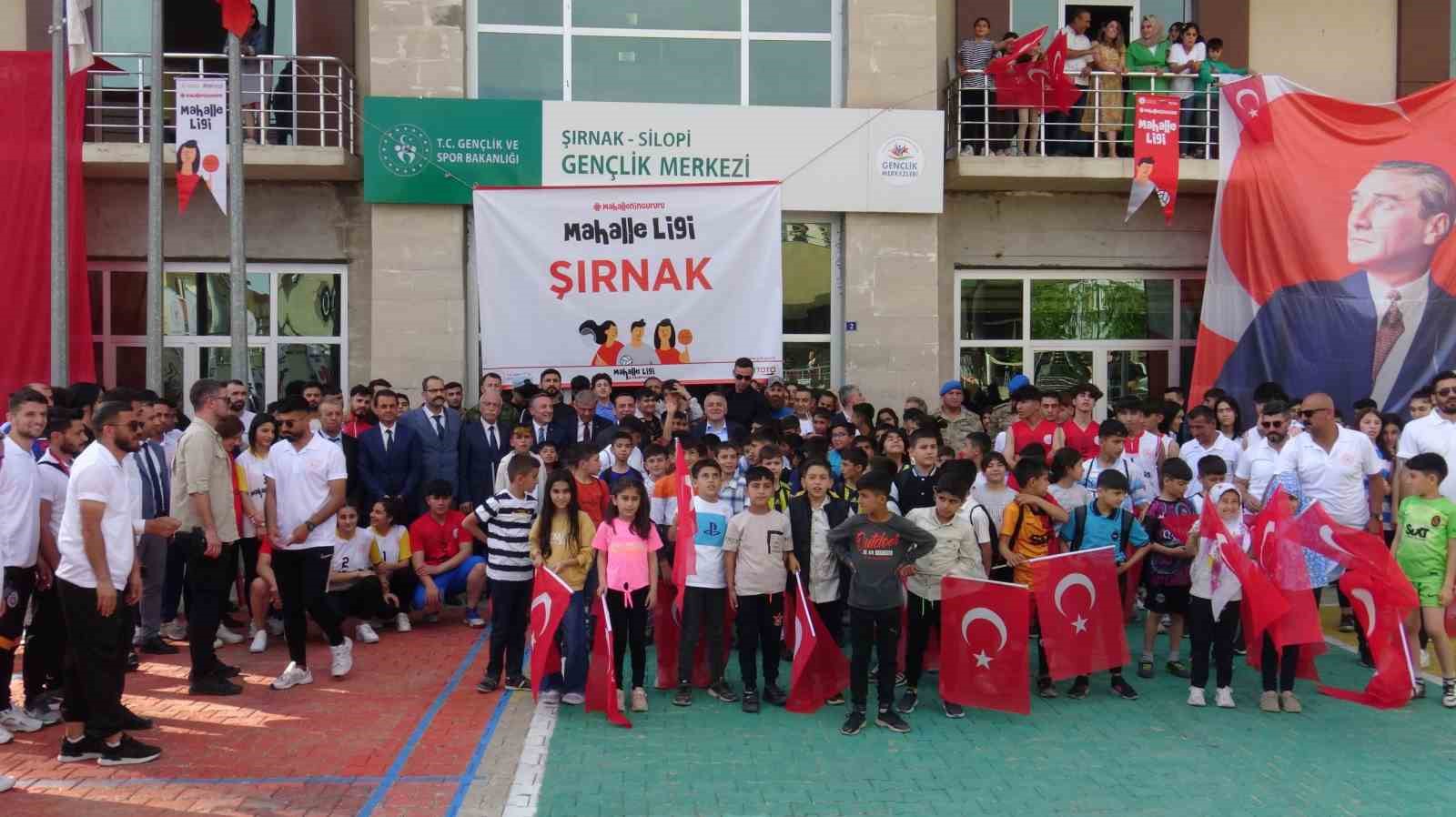 ŞIRNAK'IN SİLOPİ İLÇESİNDE VOLEYBOL, BASKETBOL VE BADMİNTON DALLARINDA 300 SPORCUNUN