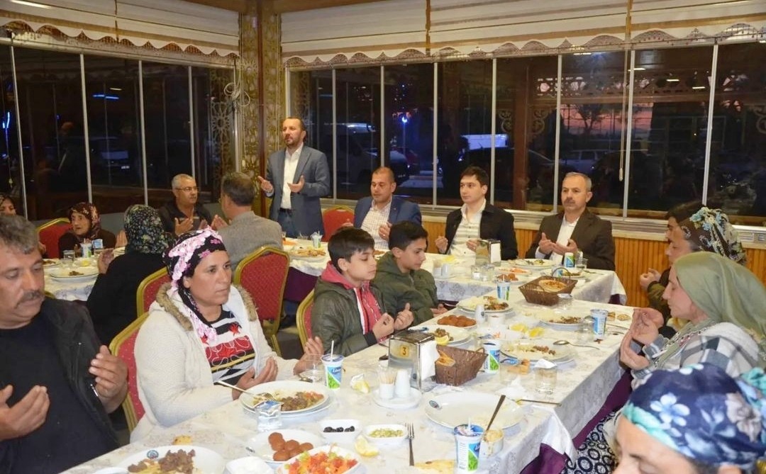 SİMAV’DA ROMANLAR İFTARDA BİR ARAYA GELDİ