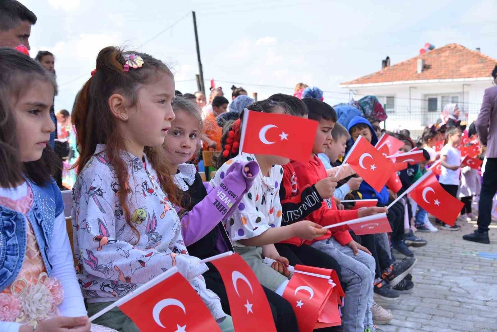SINDIRGI’DA 23 NİSAN COŞKU İLE KUTLANDI