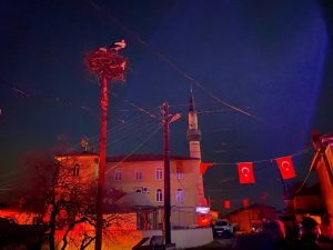 BALIKESİR’İN SINDIRGI İLÇESİ KOZLU KIRSAL MAHALLESİNDE ÇIKAN YANGINDA DÖRT EV