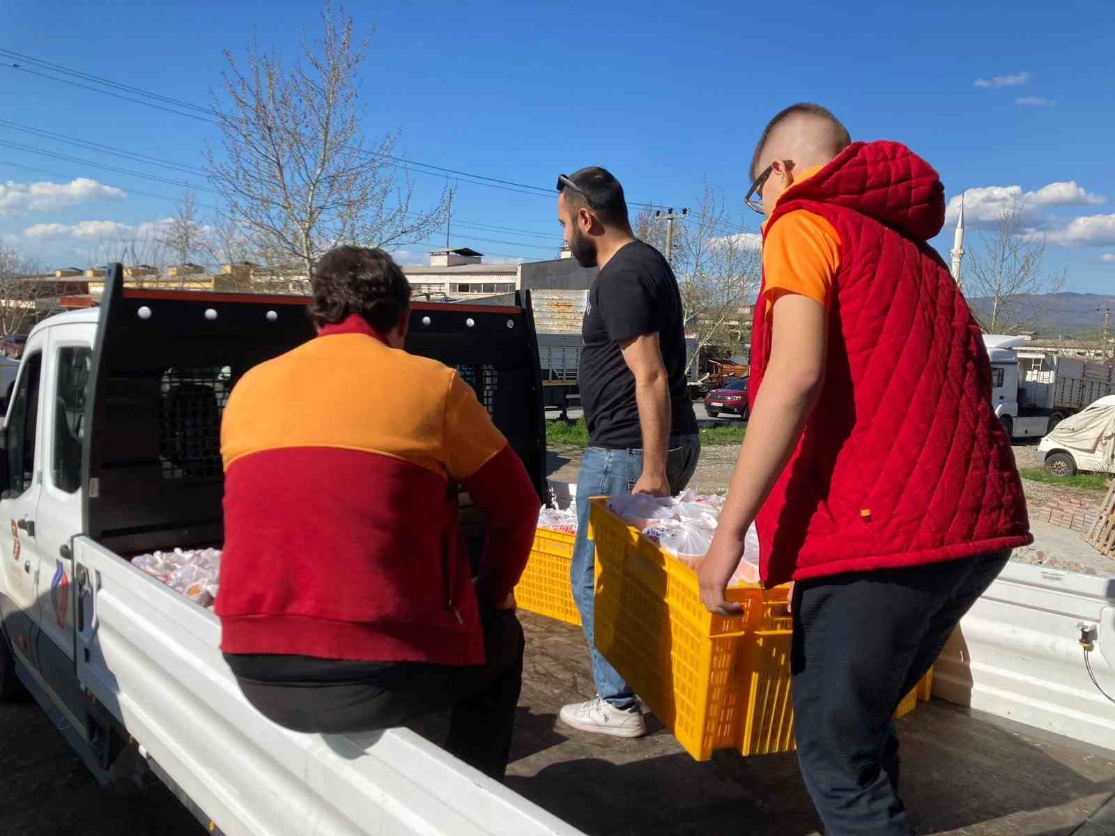 SINDIRGILI GALATASARAYLILAR İFTAR GELENEĞİNE BU YILDA DEVAM EDİYOR