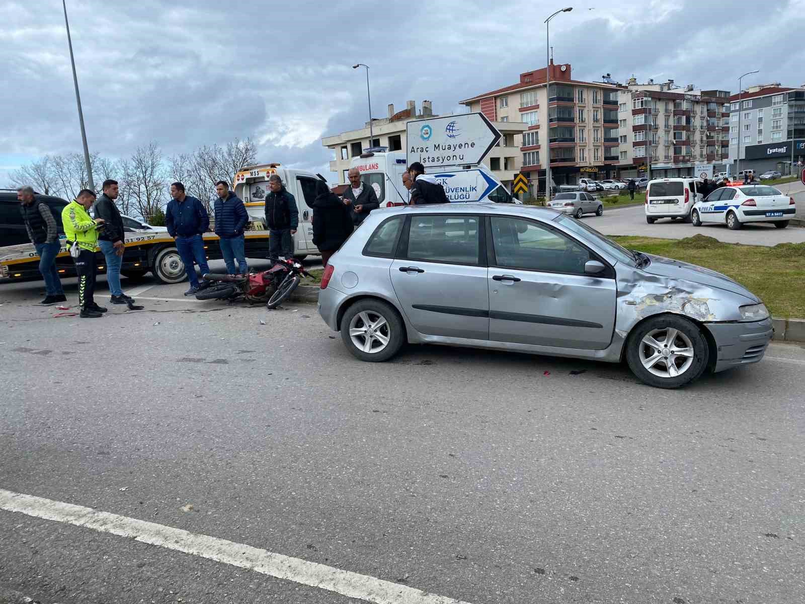 SİNOP’TA MEYDANA GELEN OTOMOBİLİN MOTOSİKLETLE ÇARPIŞTIĞI TRAFİK KAZASINDA 1 KİŞİ