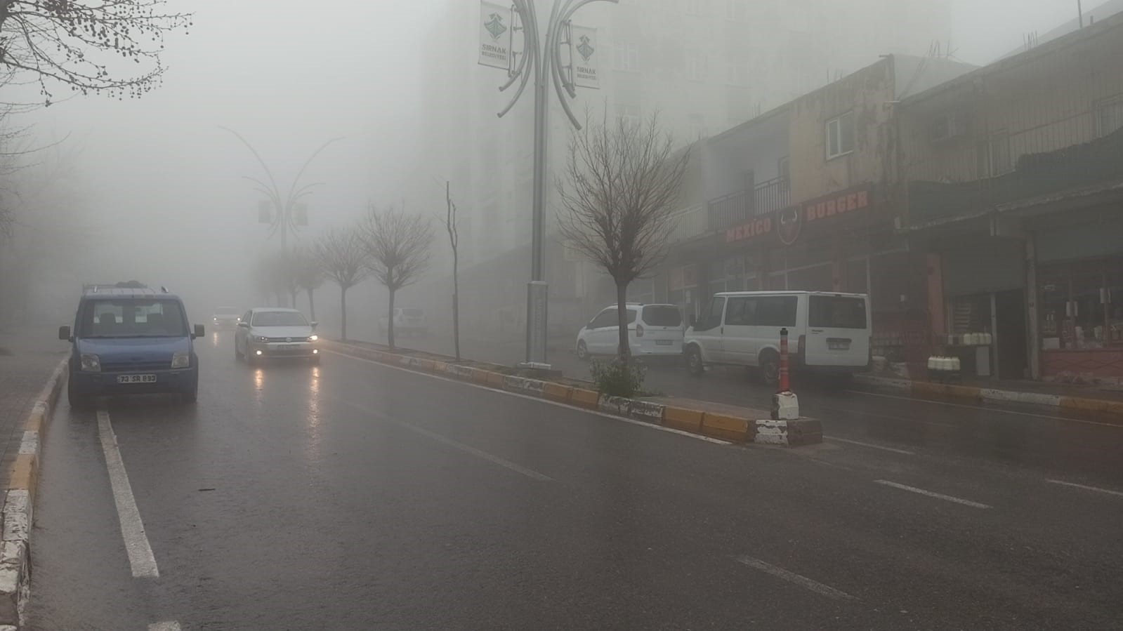 ŞIRNAK’TA KENT GENELİNDE ETKİSİNİ GÖSTEREN SAĞANAK, YERİNİ SİSE BIRAKTI. GÖRÜŞ