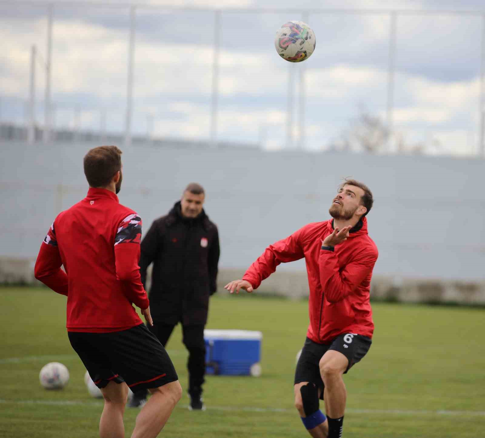 SPOR TOTO SÜPER LİG'DE BAŞAKŞEHİR İLE KARŞILAŞACAK SİVASSPOR MAÇIN HAZIRLIKLARINI