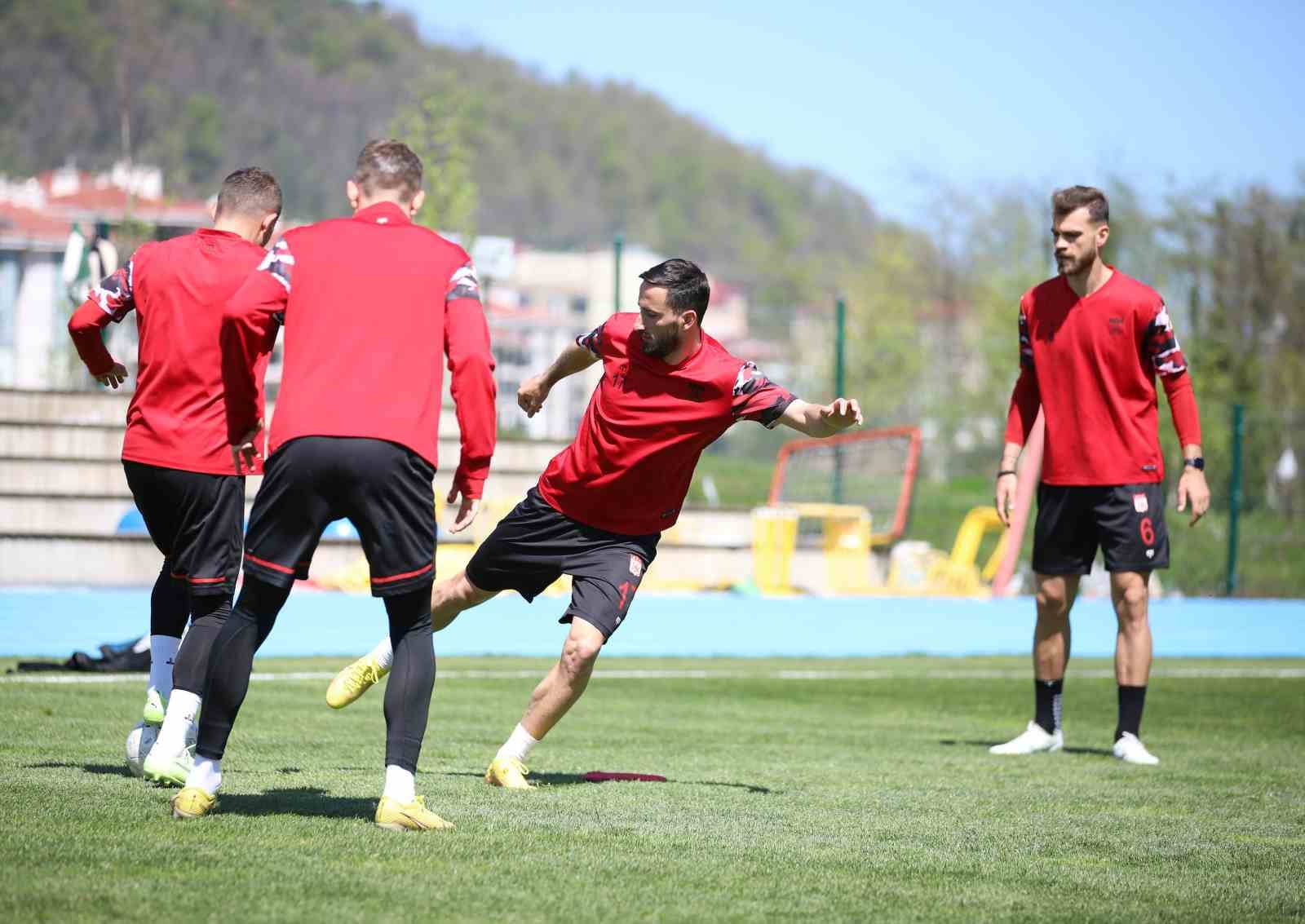 SPOR TOTO SÜPER LİG'DE GİRESUNSPOR İLE KARŞILAŞACAK SİVASSPOR MAÇIN HAZIRLIKLARINI