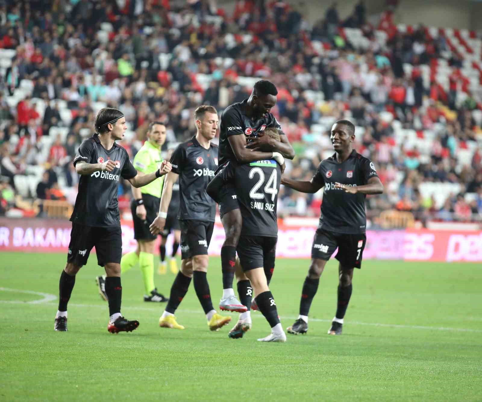 ANTALYASPOR MAÇINI 2-1 KAZANAN DG SİVASSPOR, BU SEZON SÜPER LİG'DEKİ