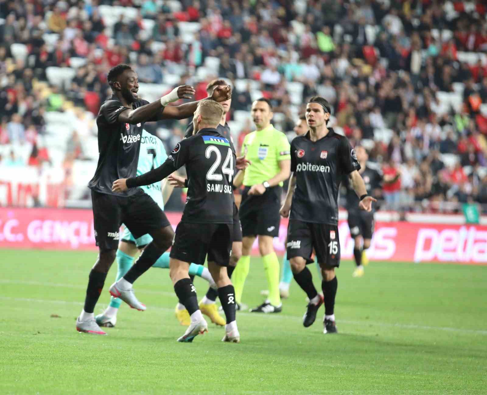 SPOR TOTO SÜPER LİG'İN 31. HAFTASINDA DEPLASMANDA ANTALYASPOR’U 2-1 YENEN