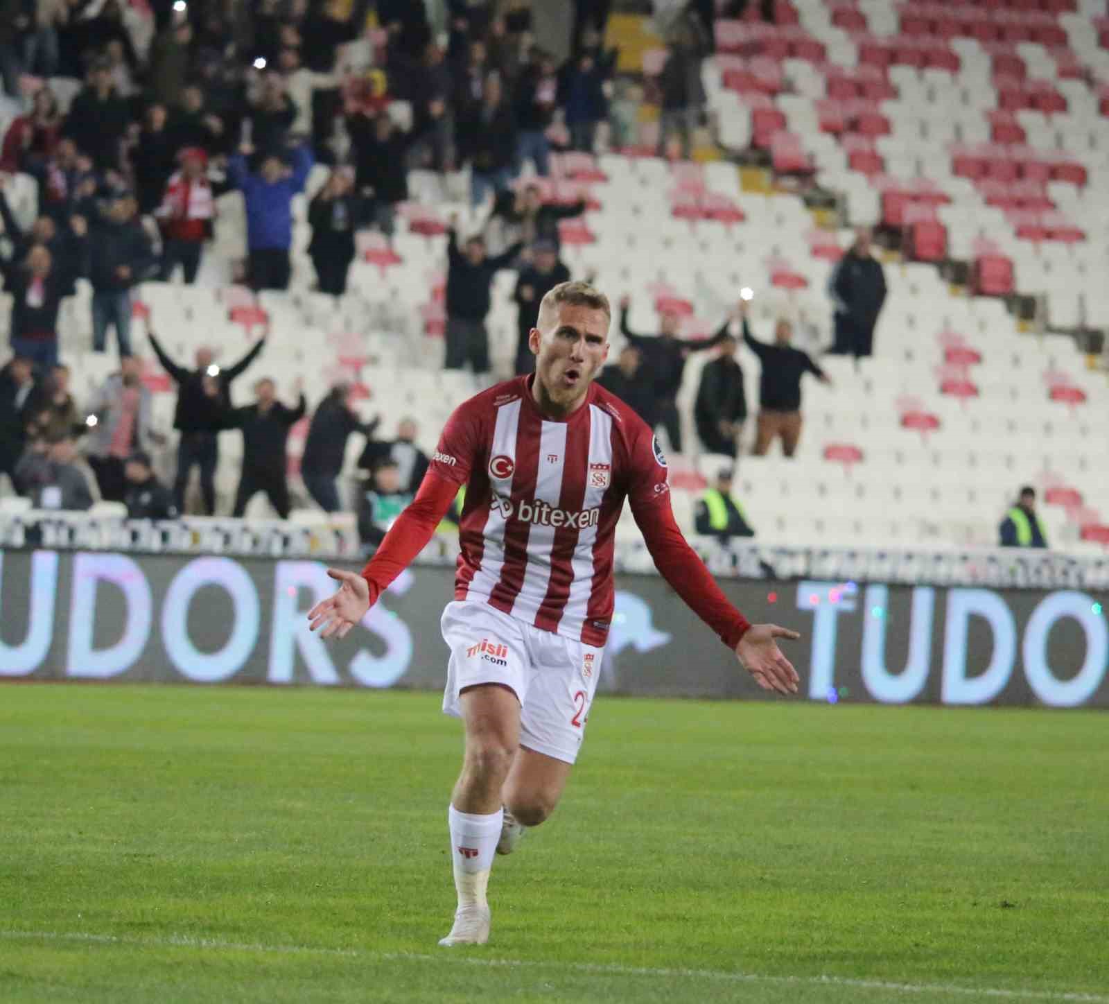 DG SİVASSPOR’UN BAŞARILI FUTBOLCUSU SAMU SAİZ, GOLLERİNE DEVAM EDİYOR. SAİZ,