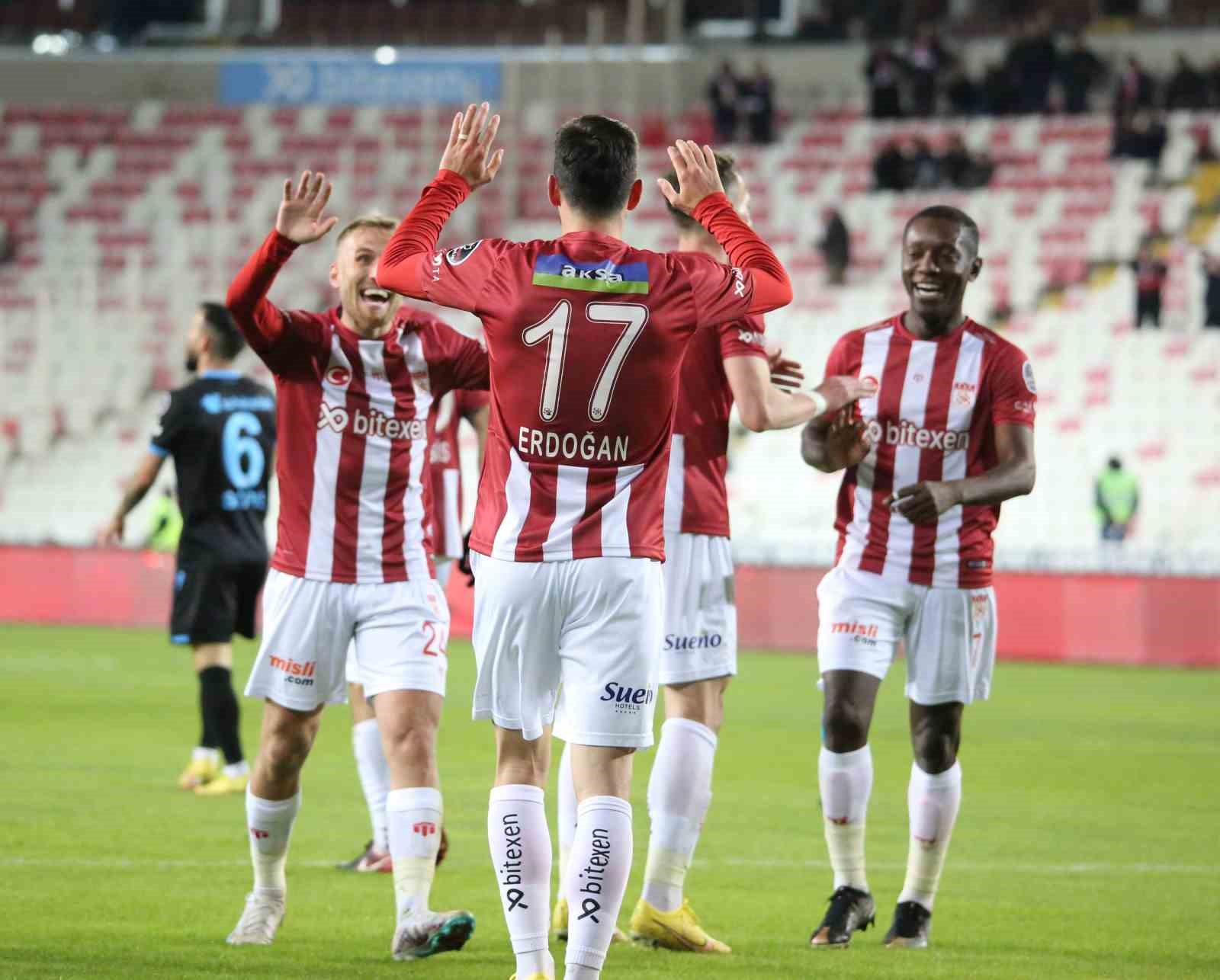DG SİVASSPORLU FUTBOLCU ERDOĞAN YEŞİYURT, TRABZONSPOR İLE OYNANAN MÜSABAKADA ATTIĞI