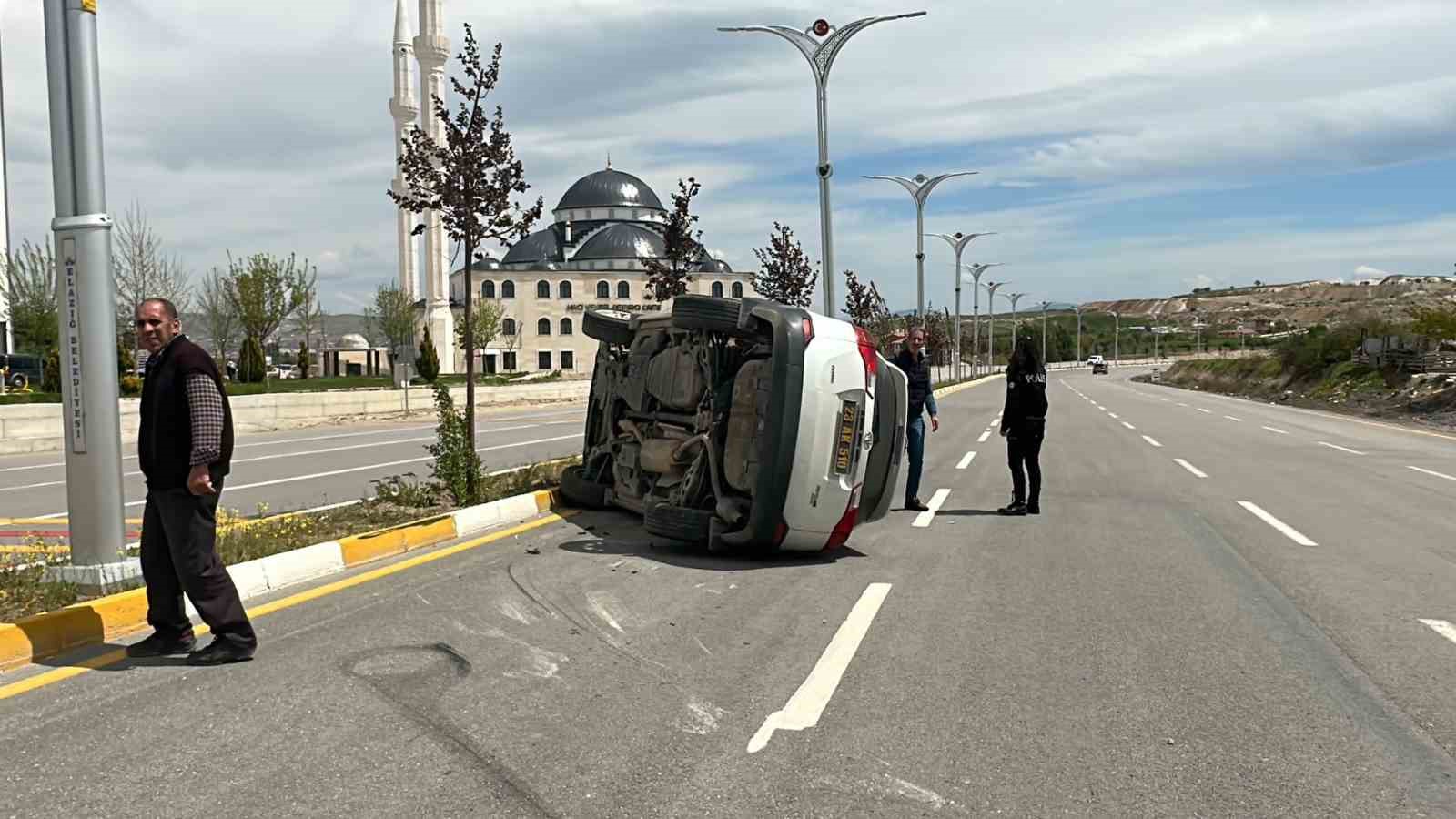 SİVRİCE BELEDİYE BAŞKANI TURGAY GÜNDOĞAN’IN KULLANDIĞI MAKAM ARACI İLE KAMYONET