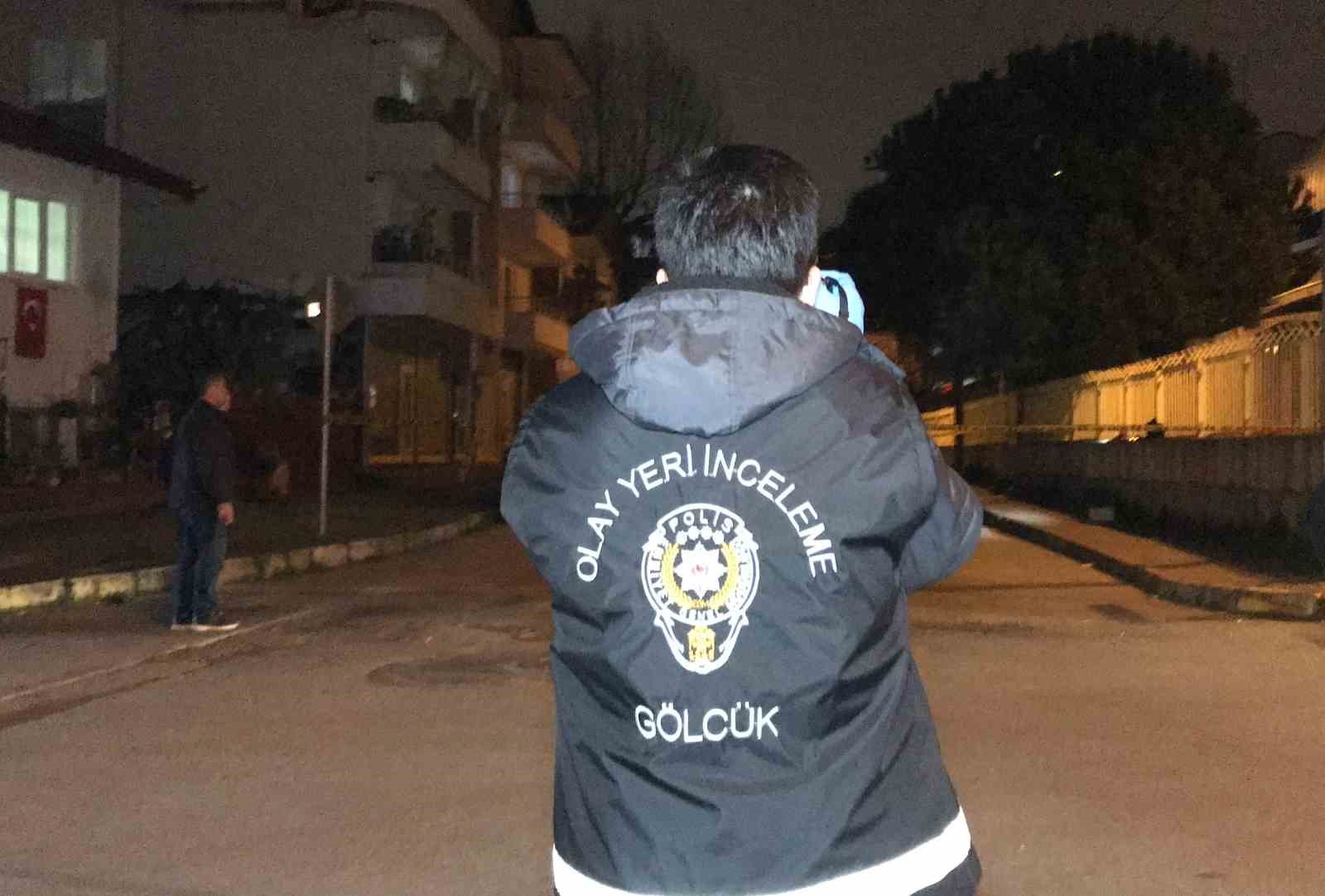 KOCAELİ’NİN GÖLCÜK İLÇESİNDE BİR ŞAHIS TARTIŞTIĞI KİŞİLER TARAFINDAN SOKAK ORTASINDA