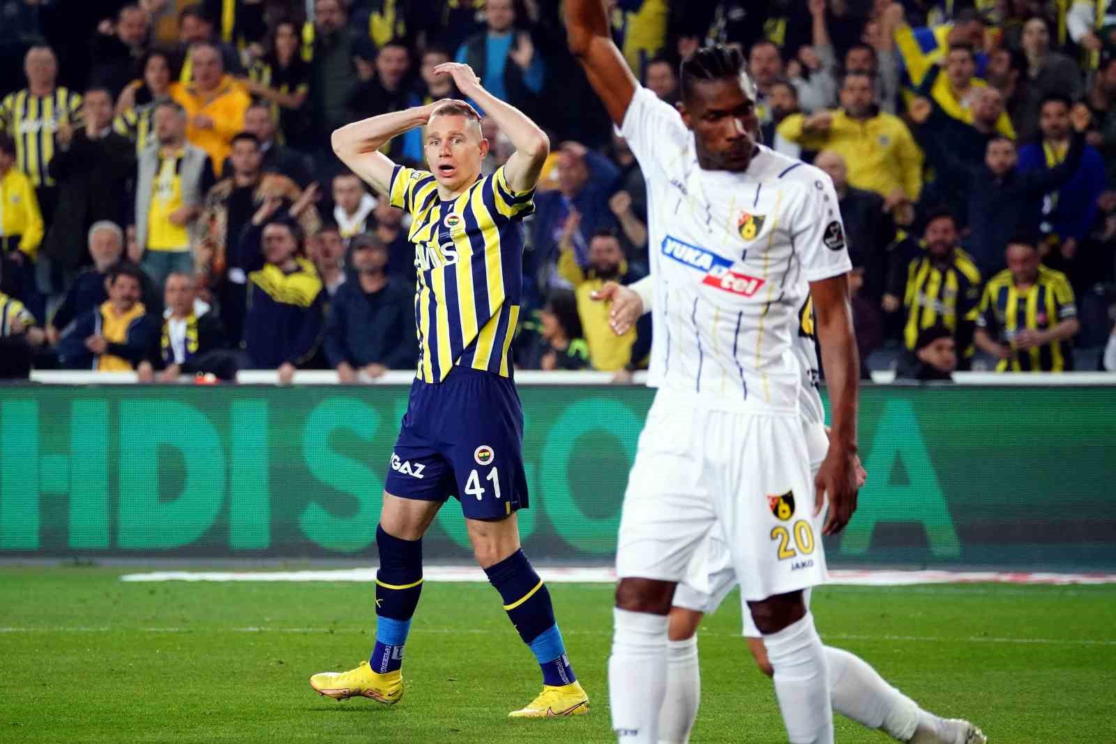 Spor Toto Süper Lig: Fenerbahçe: 0 – İstanbulspor: 0 (Maç devam ediyor) SPOR TOTO SÜPER LİG'İN 31. HAFTASINDA FENERBAHÇE, SAHASINDA İSTANBULSPOR İLE