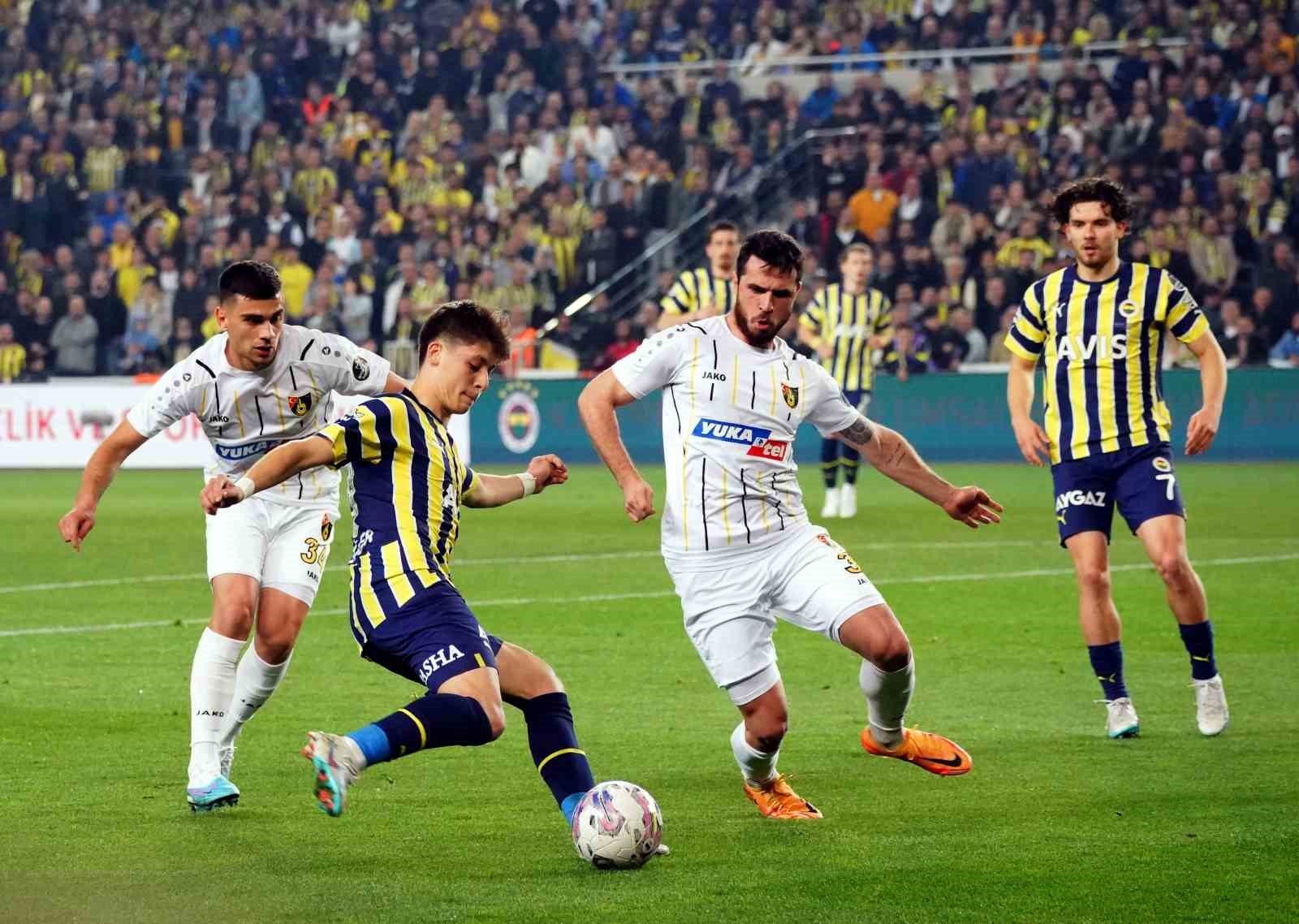 SPOR TOTO SÜPER LİG’İN 31. HAFTASINDA FENERBAHÇE, İSTANBULSPOR’U KONUK EDİYOR.