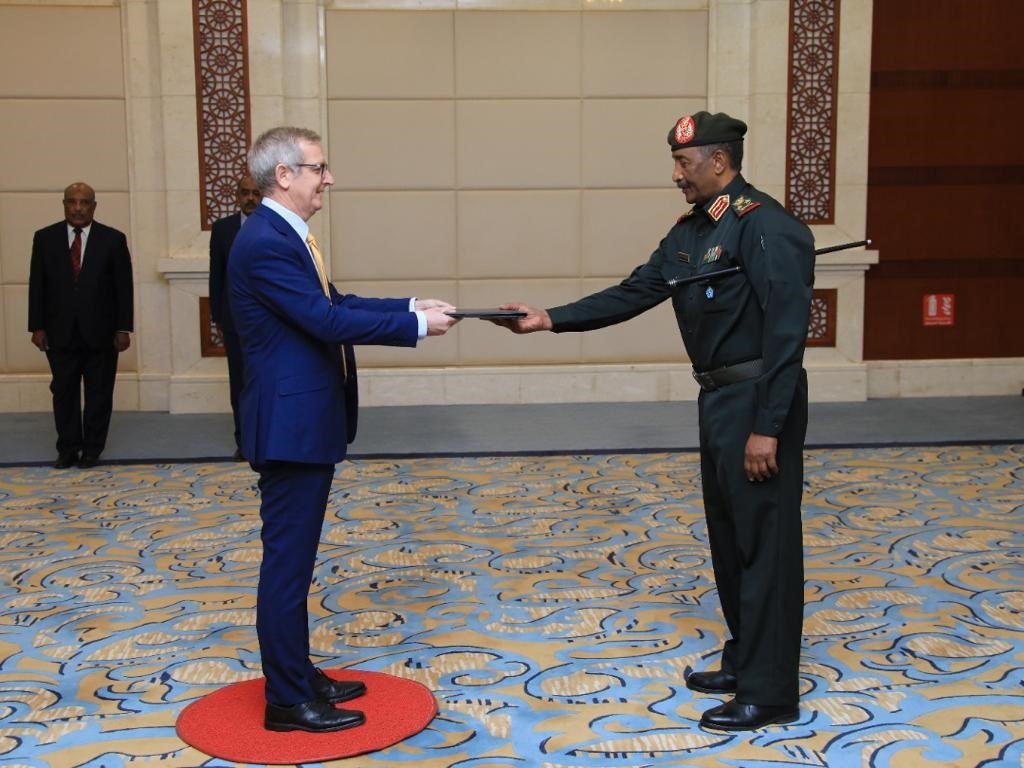SUDAN’DA AB BÜYÜKELÇİSİNE SALDIRI