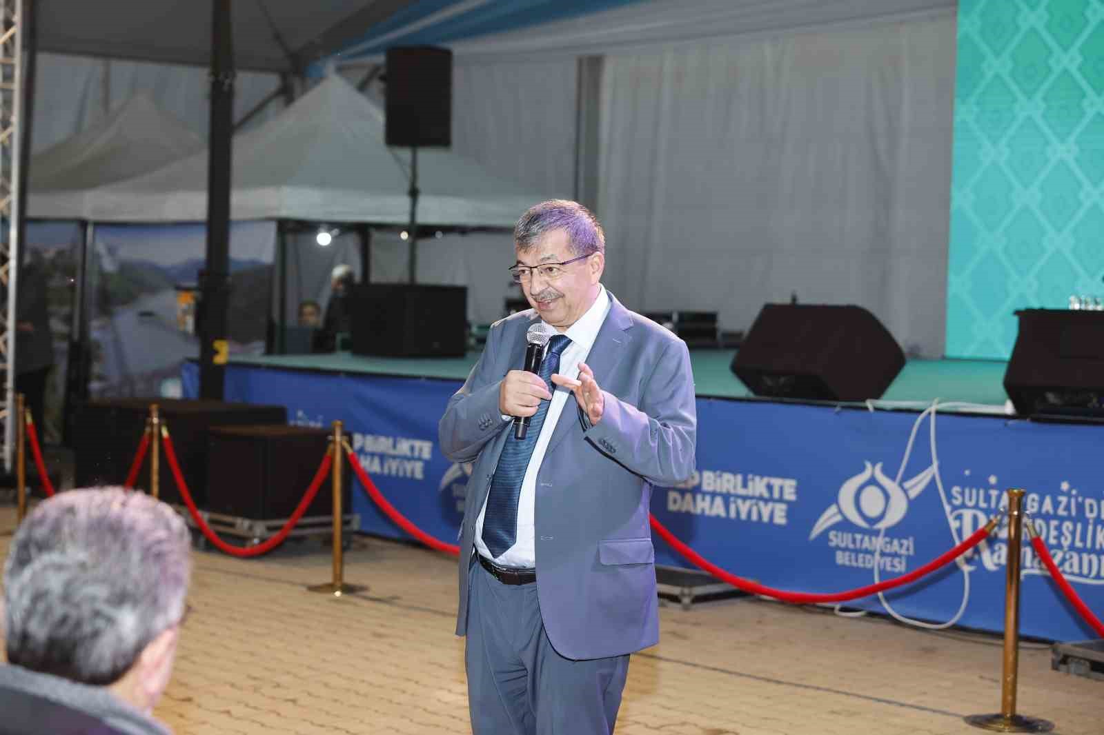 SEVİLEN YAZAR VE SUNUCU HAYATİ İNANÇ, SULTANGAZİ BELEDİYESİ’NİN RAMAZAN ETKİNLİKLERİ