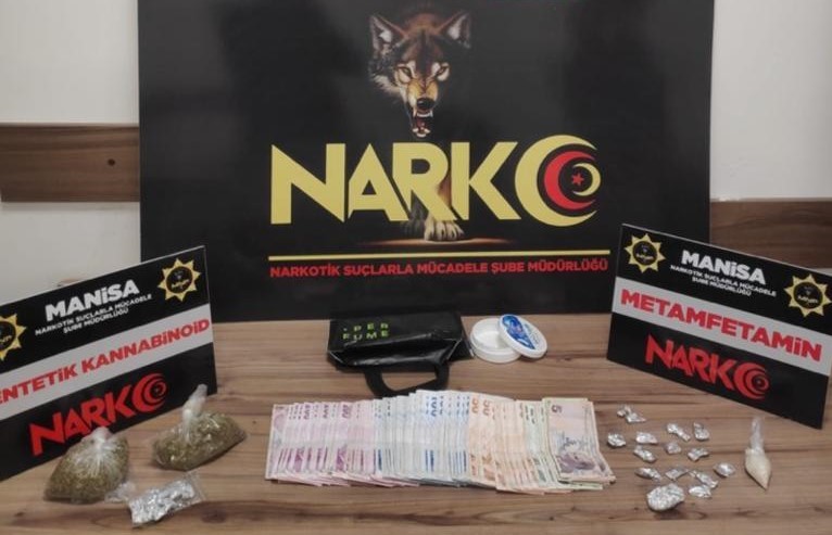 MANİSA'NIN ŞEHZADELER İLÇESİNDE ŞÜPHE ÜZERİNE DURDURULAN BİR ŞAHSIN YAPILAN ÜST