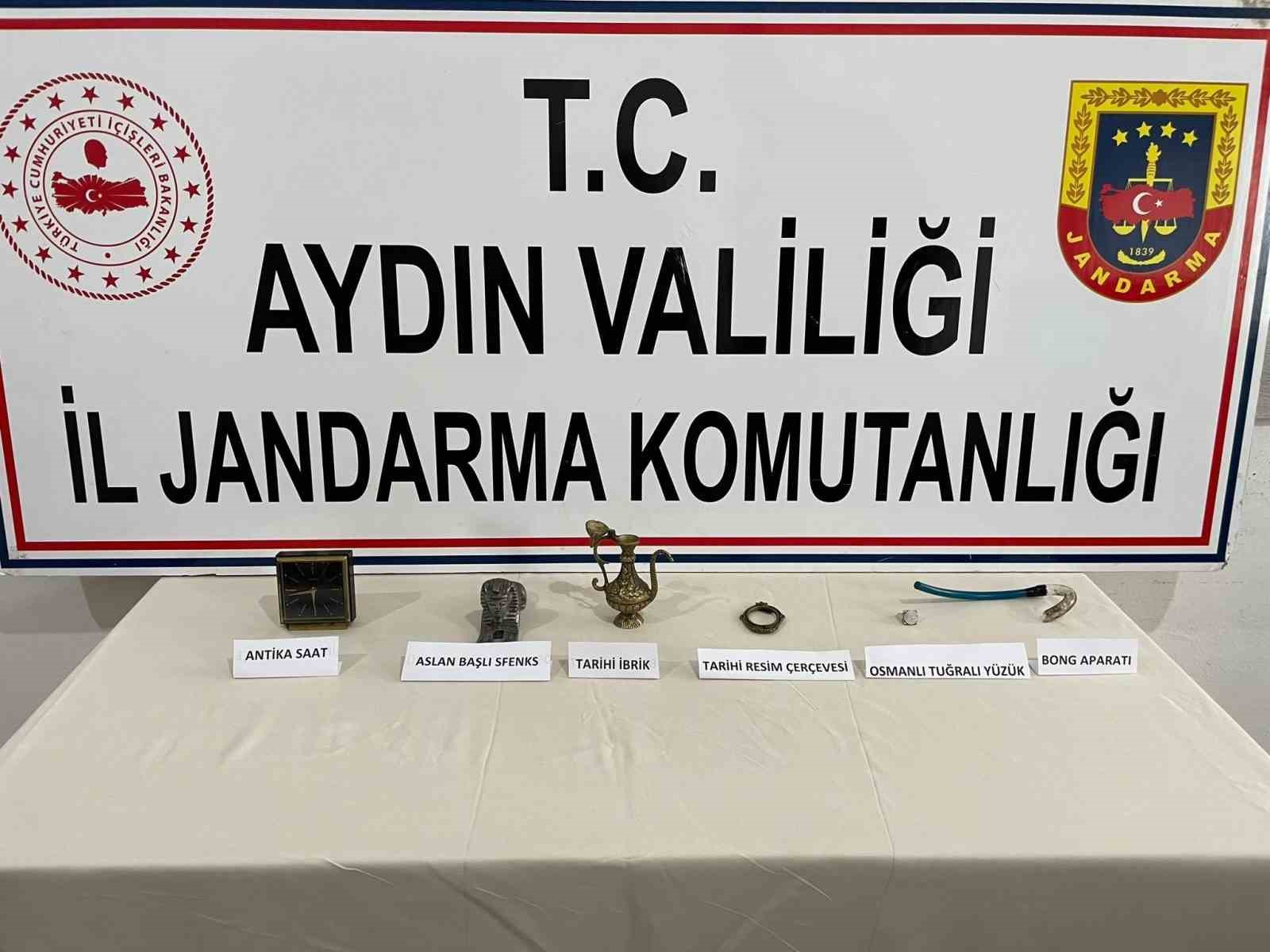ŞÜPHELİ OTOMOBİLDE, TARİHİ ESERLER ELE GEÇİRİLDİ