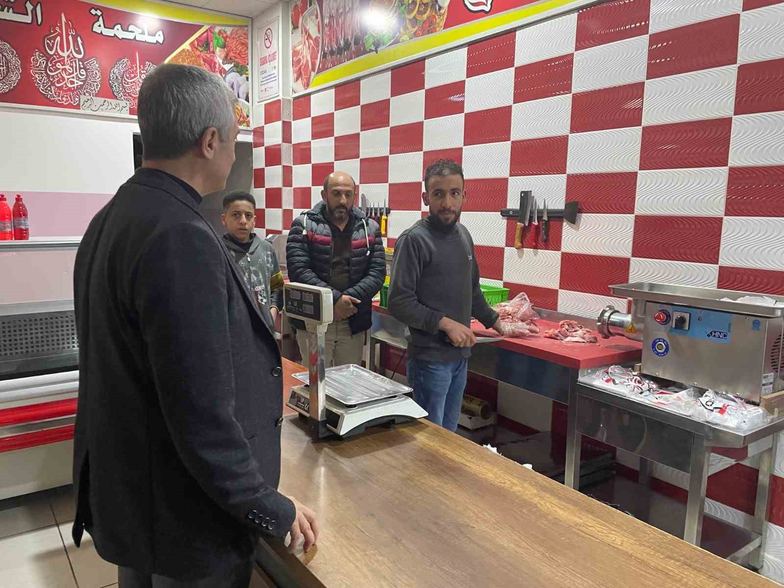 ŞAHİNBEY BELEDİYE BAŞKANI MEHMET TAHMAZOĞLU, ZABITA MÜDÜRLÜĞÜ EKİPLERİ İLE BİRLİKTE