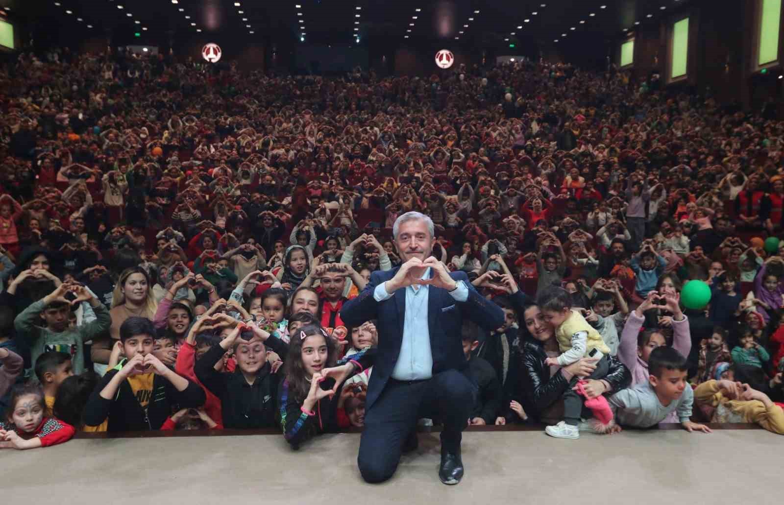 TAHMAZOĞLU’NDAN 23 NİSAN ŞENLİĞİNE DAVET