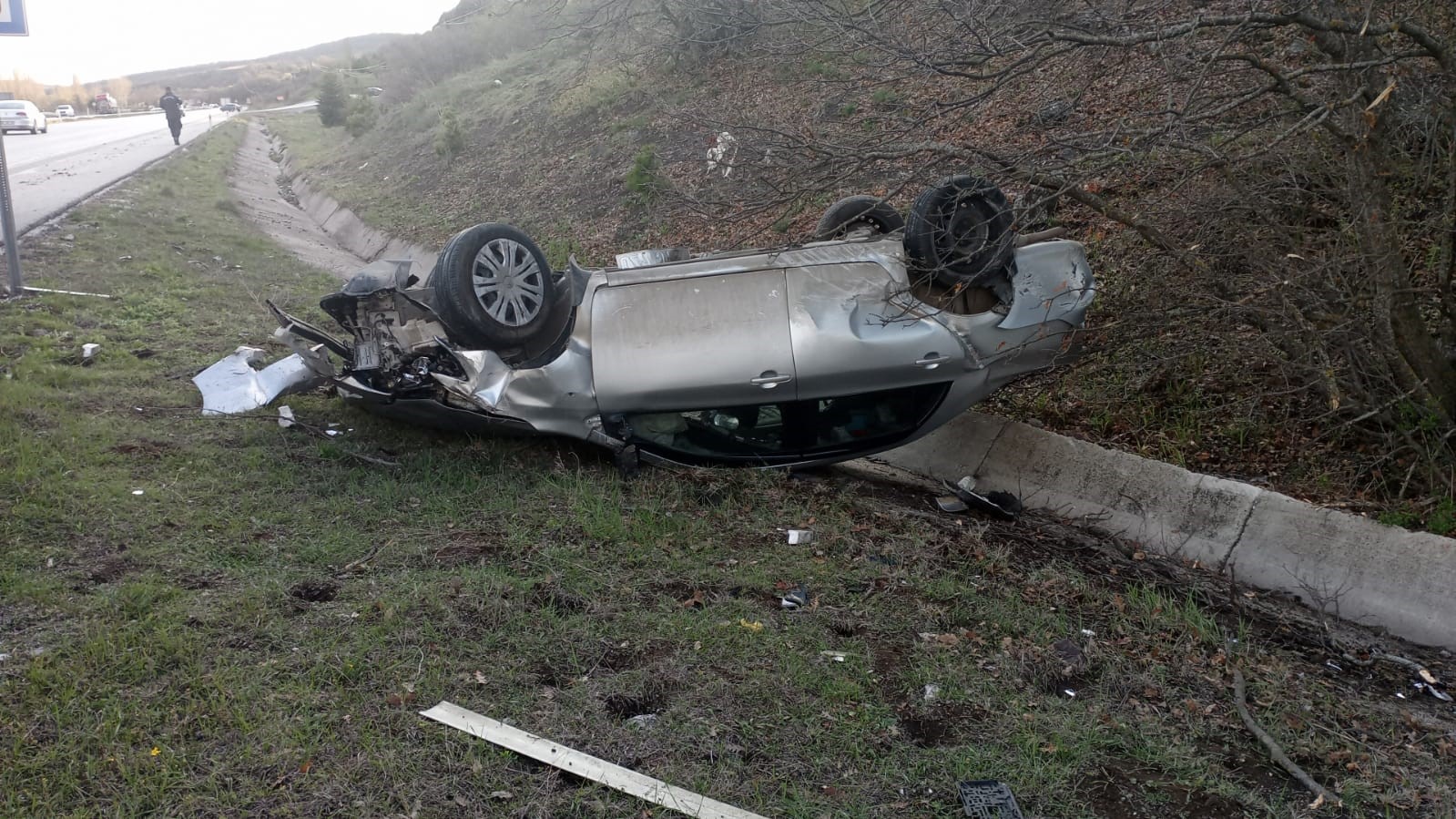 ÇORUM’UN SUNGURLU KONTROLDEN ÇIKAN OTOMOBİL SU KANALINA DÜŞERKEN, SÜRÜCÜ ÖLÜMDEN