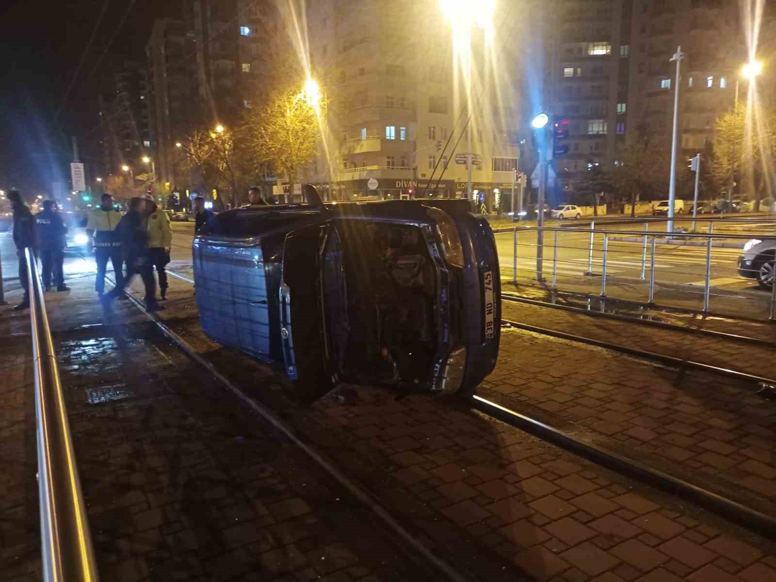 KAYSERİ'NİN MELİKGAZİ İLÇESİNDE KULLANDIĞI ARAÇLA TAKLA ATAN ŞAHIS, OLAY YERİNDEN