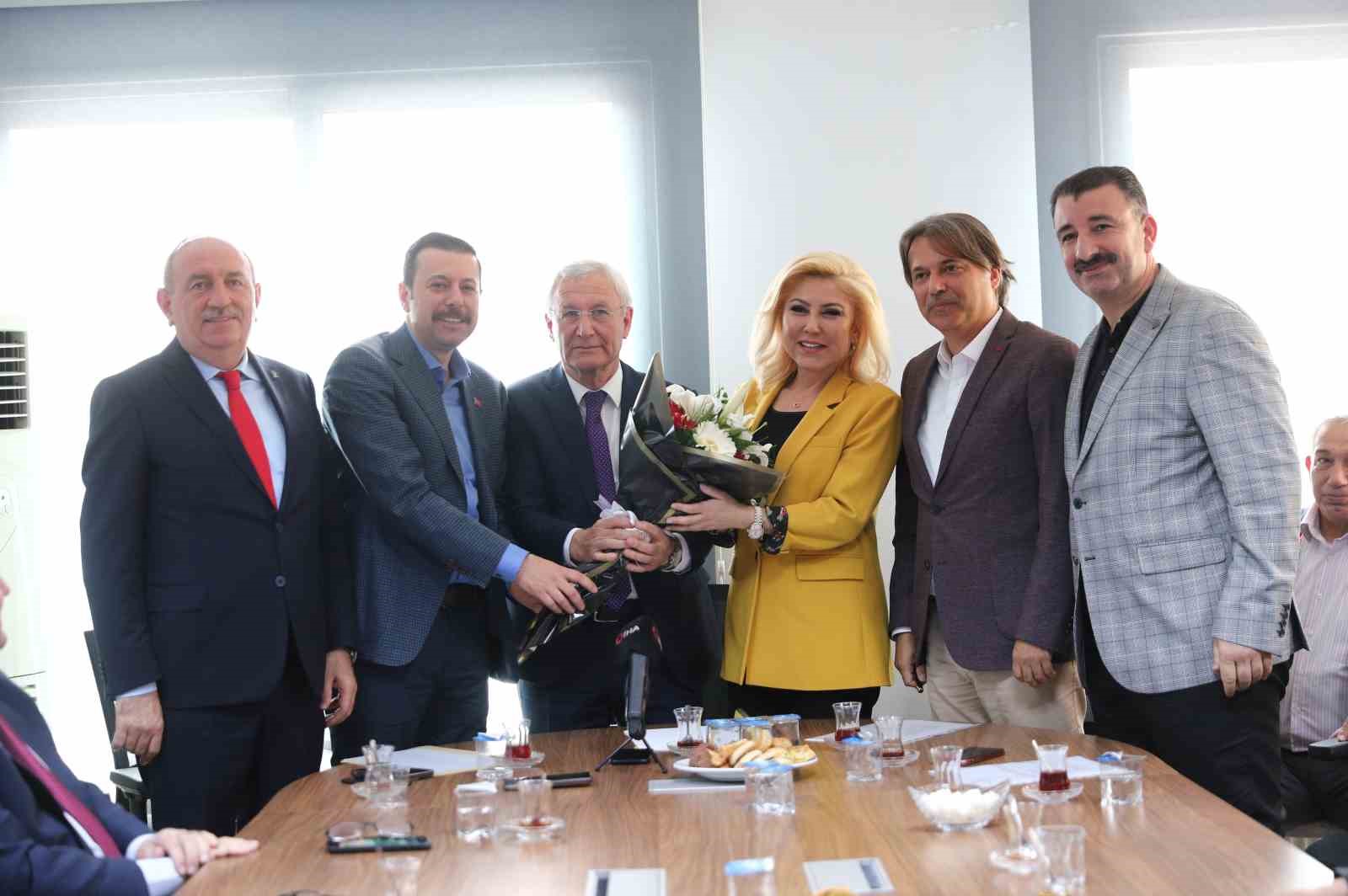 AK PARTİ İZMİR MİLLETVEKİLİ ADAYLARI MAHMUT ATİLLA KAYA, ŞEBNEM BURSALI,