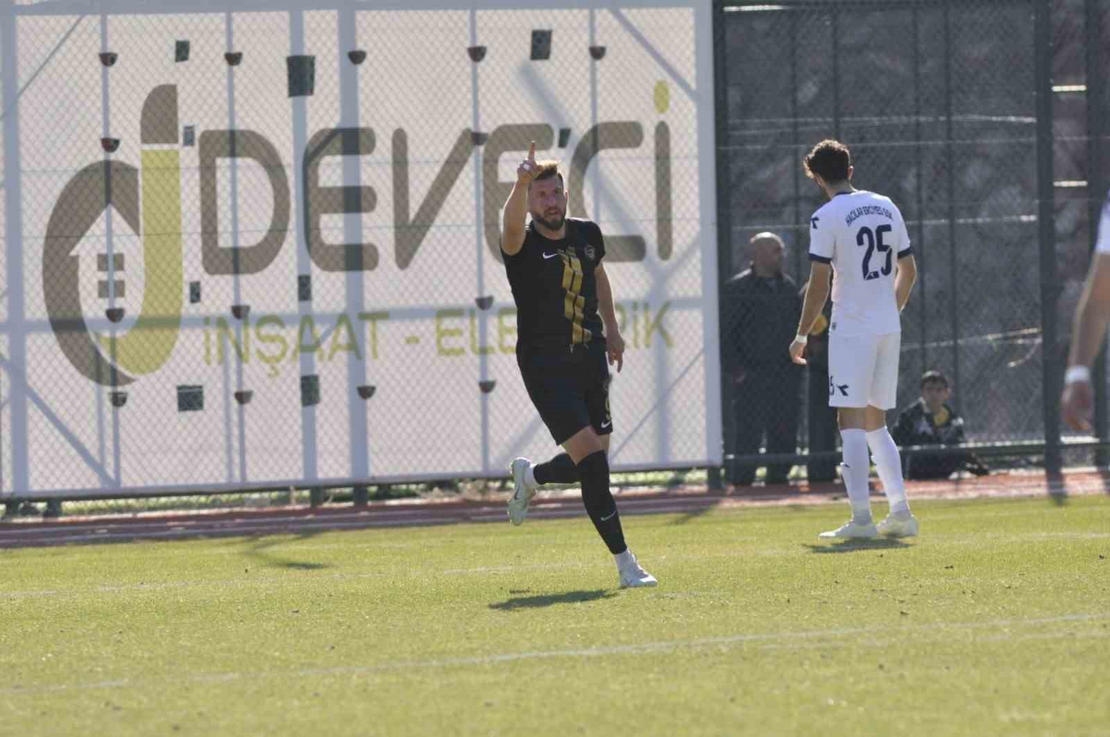 BÖLGESEL AMATÖR LİG (BAL) EKİPLERİNDEN TALASGÜCÜ BELEDİYESPOR’UN GOLCÜ OYUNCUSU AKIN