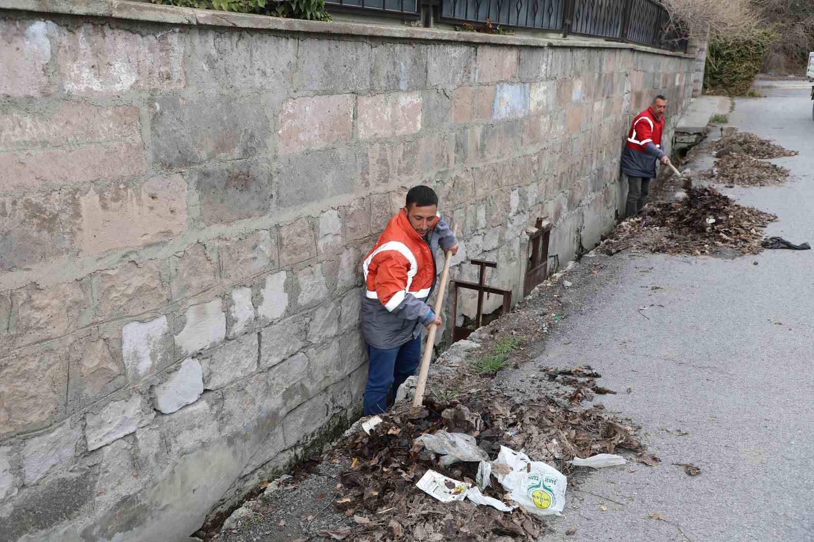 TALAS BELEDİYESİ YAKLAŞAN YAZ MEVSİMİYLE BİRLİKTE İLÇENİN BAĞ VE BAHÇELERİNE