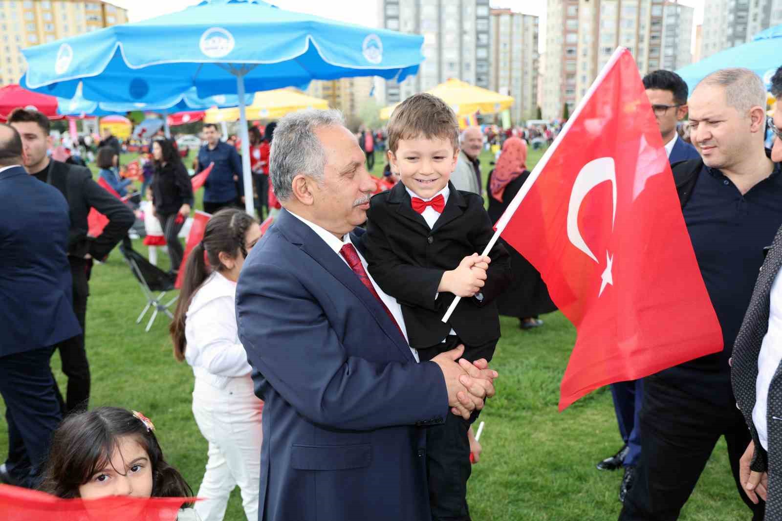 TALAS BELEDİYESİ, İKİ BAYRAMIN BİR ARADA YAŞANDIĞI 23 NİSAN PAZAR