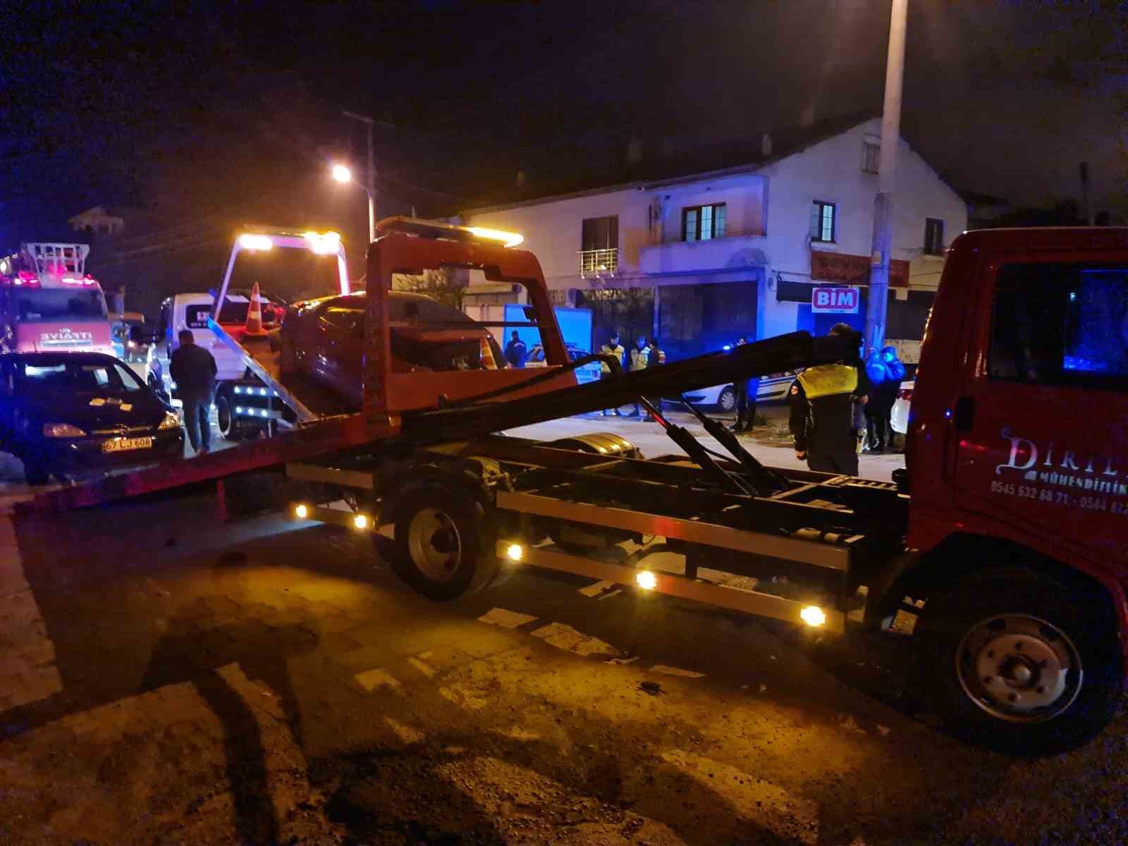 ZONGULDAK’IN ÇAYCUMA İLÇESİNDE TALİ YOLDAN ÇIKAN ARAÇ KAZAYA SEBEP OLURKEN