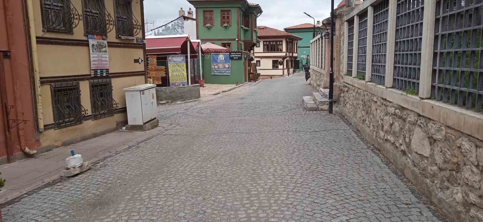 YERLİ VE YABANCI TURİSTLERİN ESKİŞEHİR’DEKİ UĞRAK YERLERİNDEN BİRİ OLAN TARİHİ