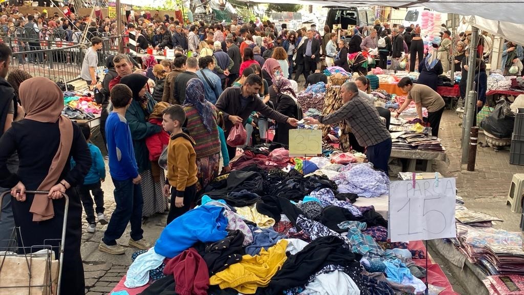AYDIN'IN EN ESKİ PAZARLARINDAN OLAN TARİHİ SALI PAZARI'NA BAYRAM ERKEN