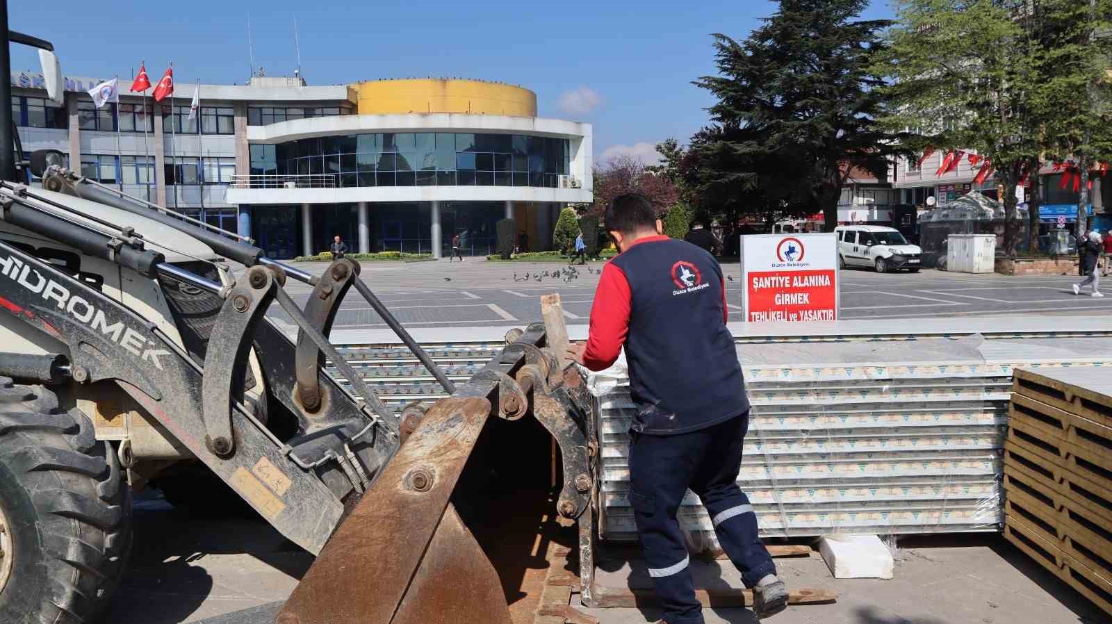 DÜZCE’NİN EN ÖNEMLİ MEYDANLARINDAN BİRİ OLAN CEDİDİYE CAMİ VE BELEDİYE