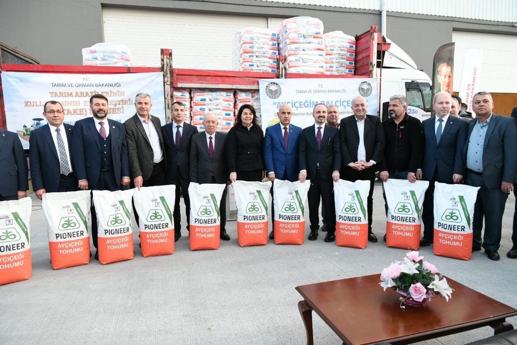 ÇANAKKALE’NİN BİGA İLÇESİNDE, TARIM VE ORMAN BAKANI VAHİT KİRİŞCİ, BİGA
