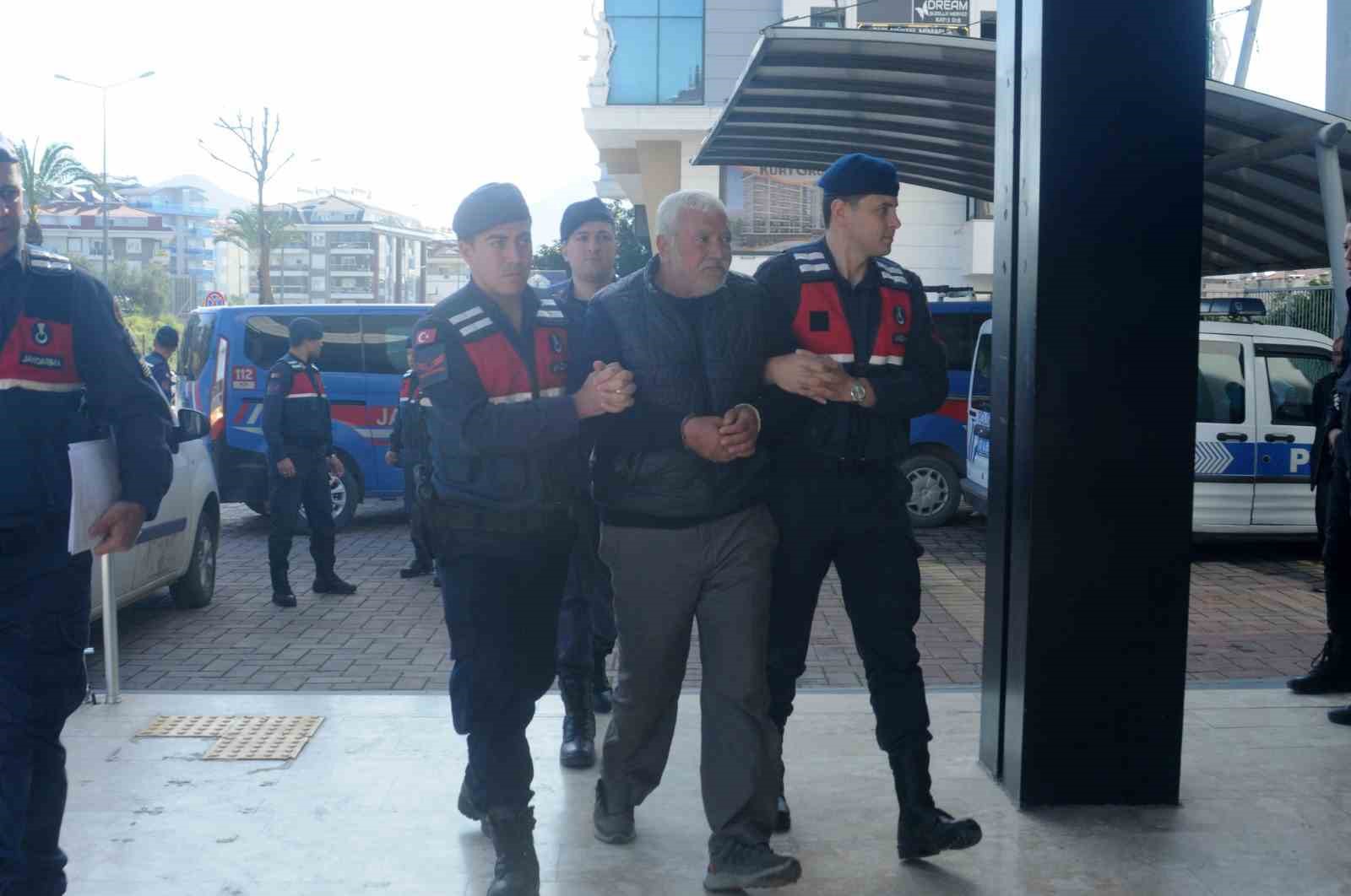 E.B., TUTUKLANARAK ALANYA L TİPİ KAPALI CEZAEVİNE GÖNDERİLDİ.