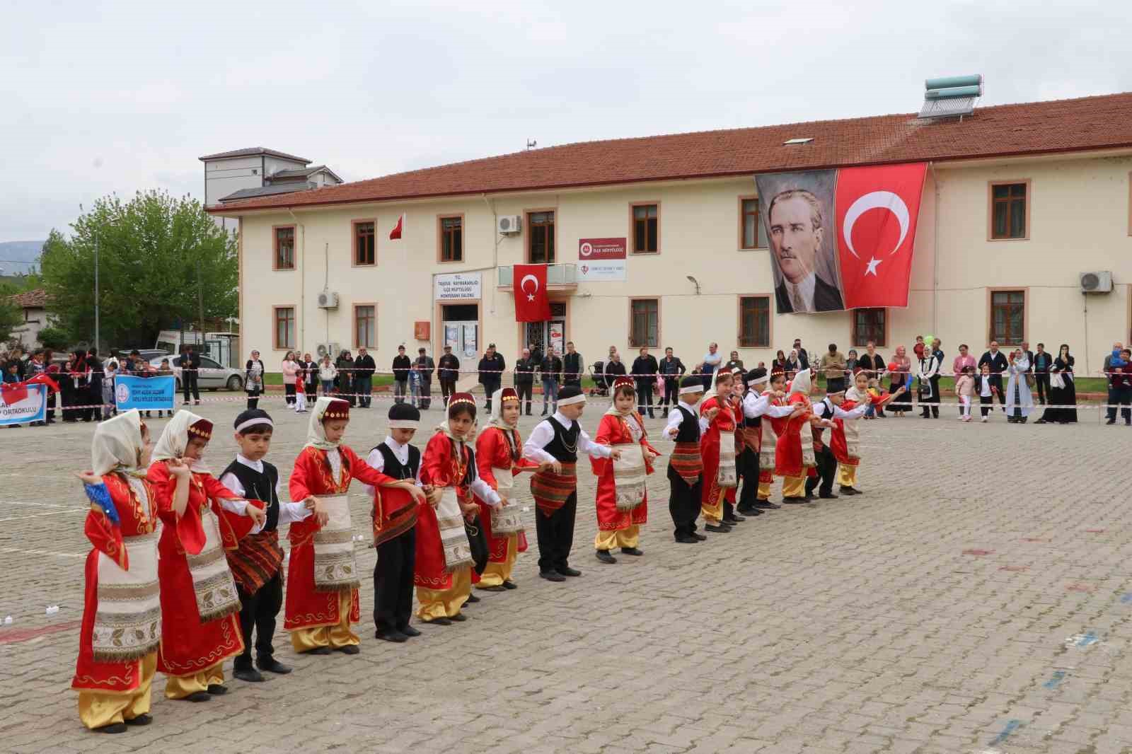 AMASYA’NIN TAŞOVA İLÇESİNDE 23 NİSAN ULUSAL EGEMENLİK VE ÇOCUK BAYRAMI