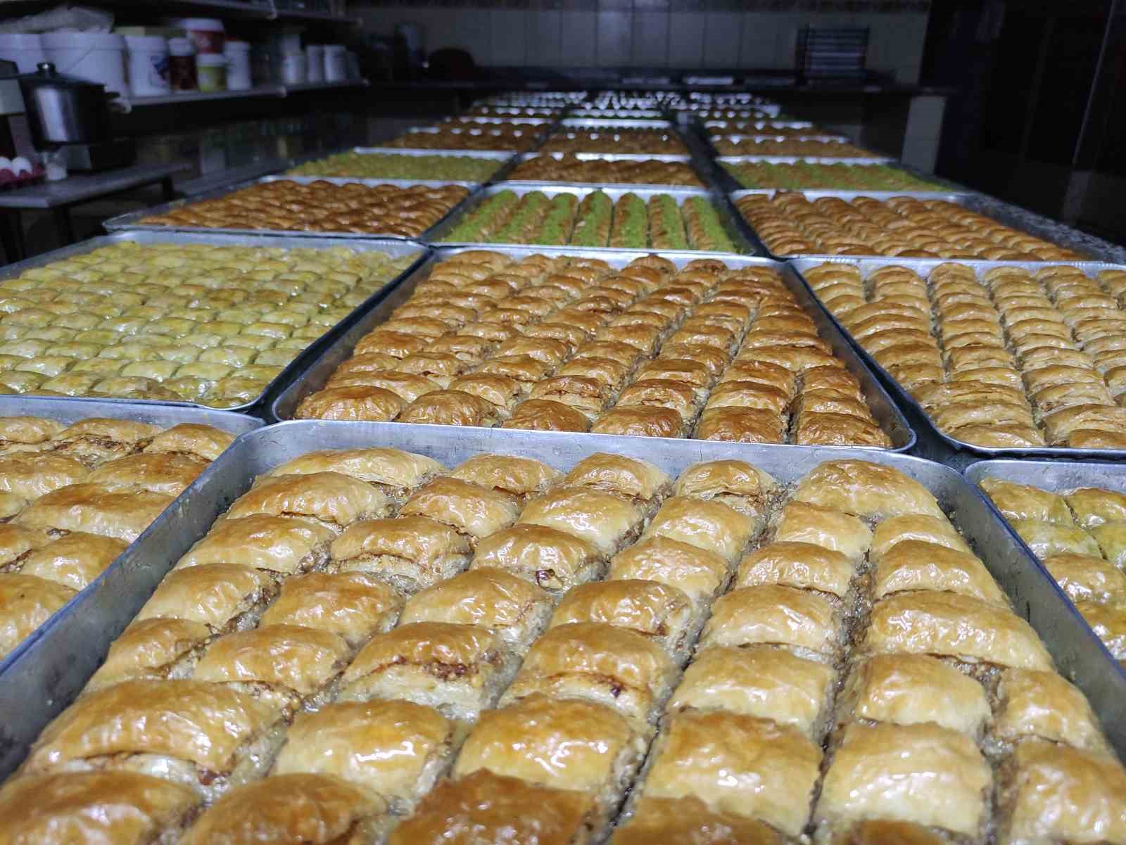 TATLICILARDA BAYRAM YOĞUNLUĞU BAŞLADI. (OLGUN YILDIZ/ARDAHAN-İHA)