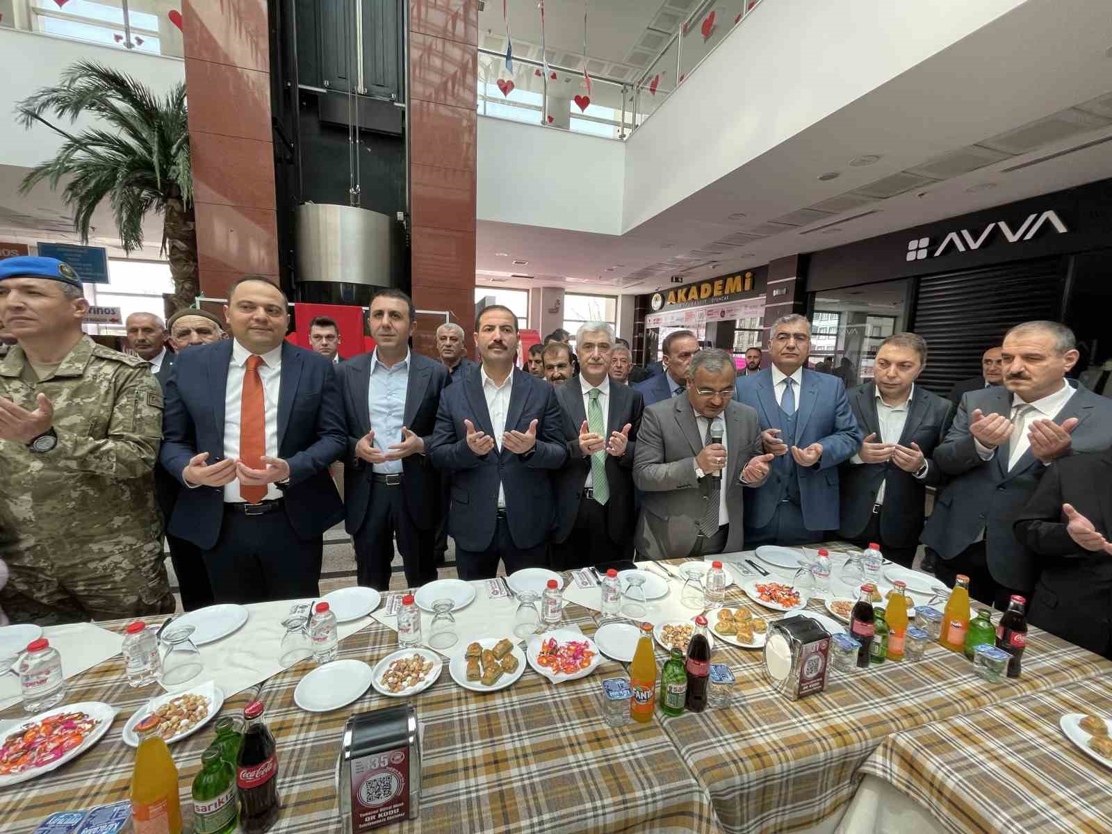 RAMAZAN BAYRAMI DOLAYISIYLA BİTLİS’İN TATVAN KAYMAKAMI DR. REMZİ DEMİR EV