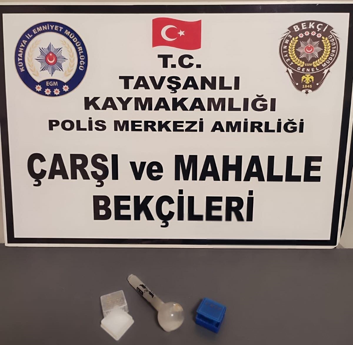 TAVŞANLI’DA ALTIN KUTUSU İÇERİSİNDE UYUŞTURUCU