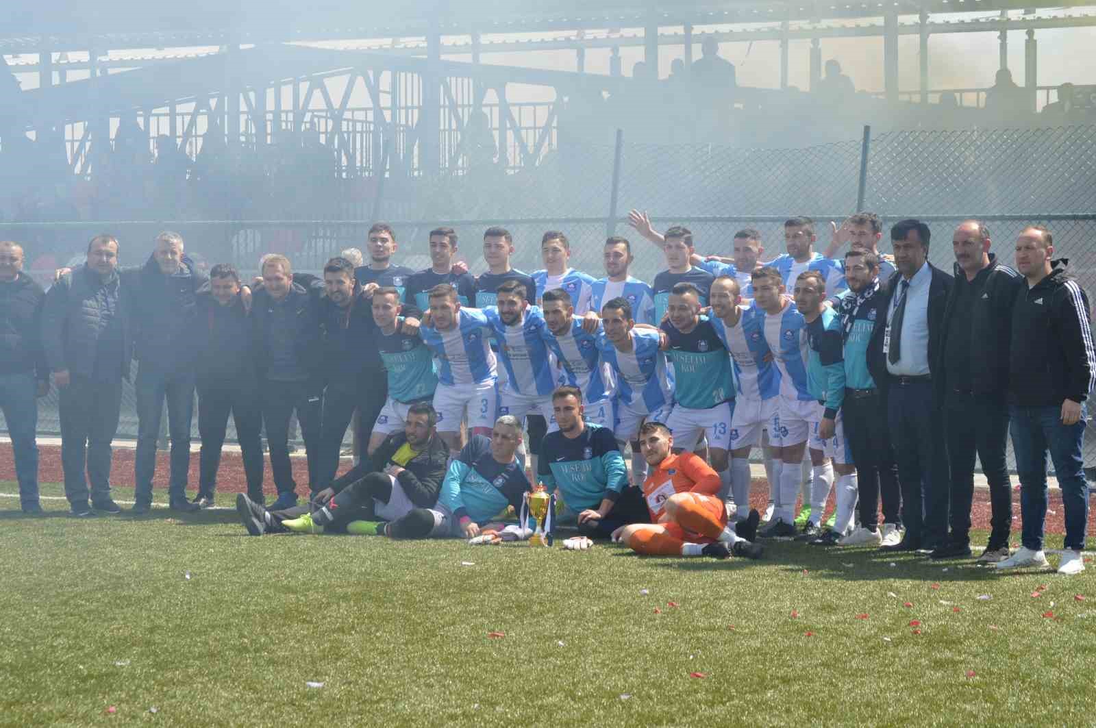 KÜTAHYA'NIN TAVŞANLI İLÇESİNDE 1. AMATÖR KÜMEDE MÜCADELE EDEN ÇOBANKÖY SPOR