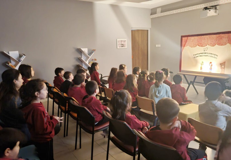 TAVŞANLI'DA İLKOKULLARDA GÖLGE OYUNLARIYLA RAMAZAN ÇOŞKUSU