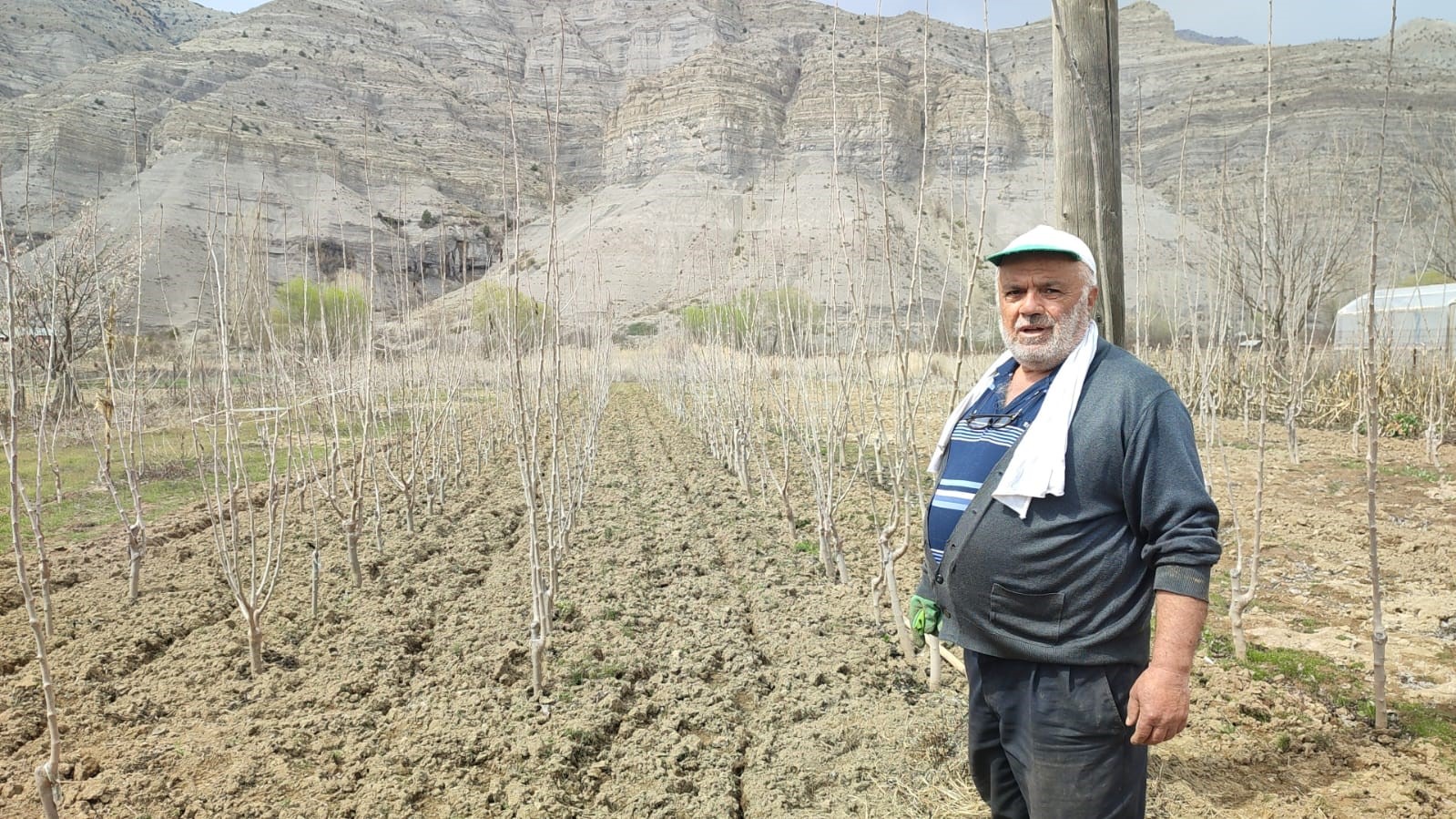 ERZURUM’UN UZUNDERE İLÇESİNDE YAŞAYAN MUSTAFA AYDOĞMUŞ, TEK BAŞINA ÇALIŞARAK 1500
