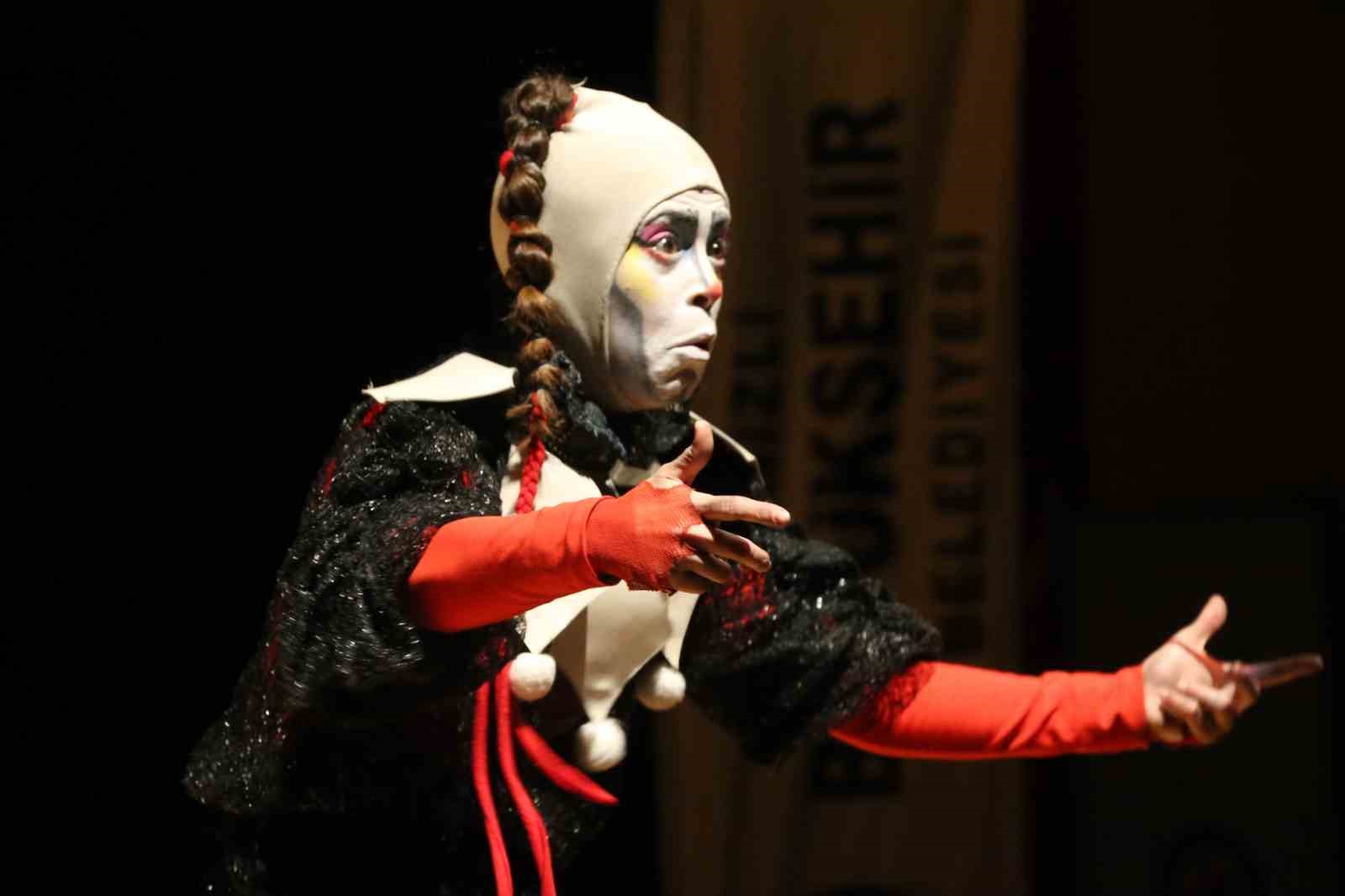 BELEDİYECİLİK HİZMETLERİNİN YANI SIRA KÜLTÜR VE SANAT ETKİNLİKLERİNE ARALIKSIZ DEVAM