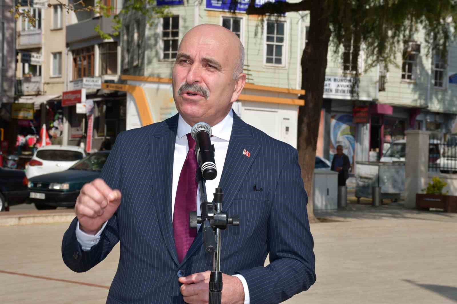 TÖRENDE TEKİRDAĞ KÜLTÜR VE TURİZM İL MÜDÜRÜ AHMET HACIOĞLU BİR