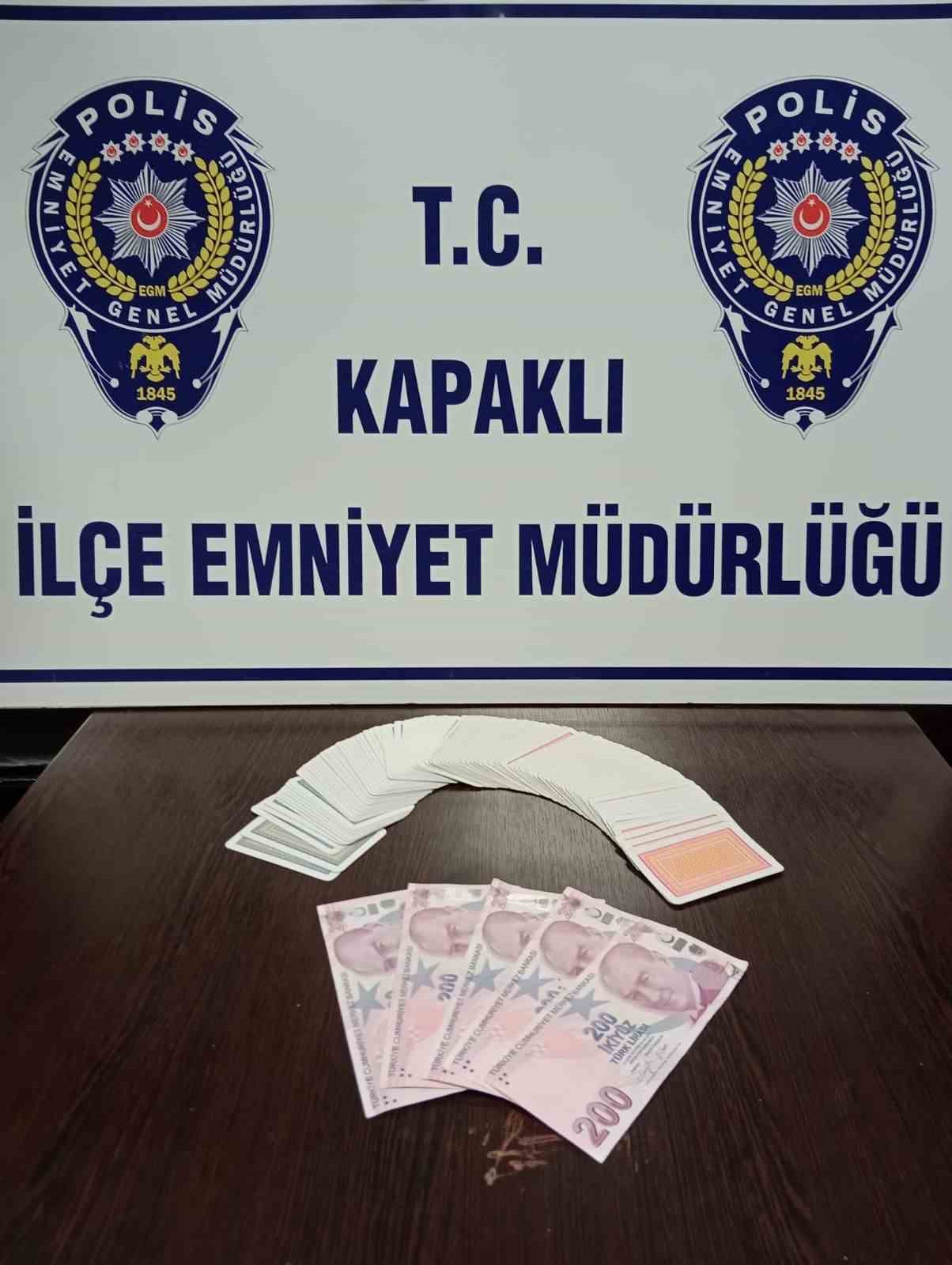 TEKİRDAĞ'DA BİR KAHVEHANEDE KUMAR OYNATILDIĞI İHBARI ÜZERİNE HAREKETE GEÇEN POLİS