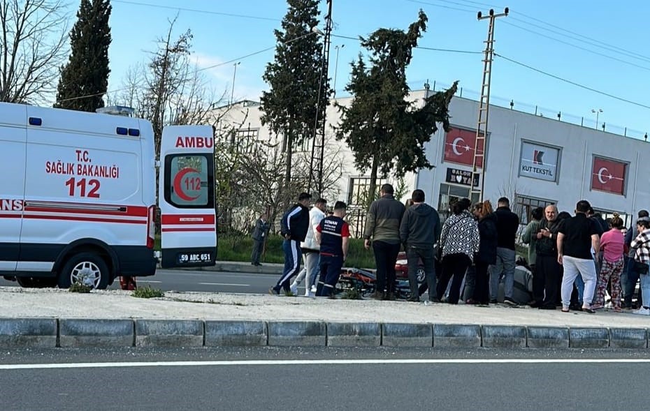 TEKİRDAĞ'IN MALKARA İLÇESİNDE MEYDANA GELEN KAZADA, YOLUN KARŞISINA GEÇMEYE ÇALIŞAN