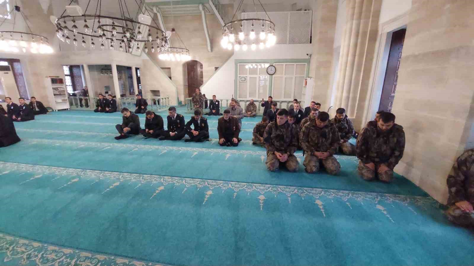TEKİRDAĞ EMNİYET MÜDÜRLÜĞÜ TARAFINDAN RÜSTEMPAŞA CAMİSİ'NDE PROGRAM DÜZENLENDİ.