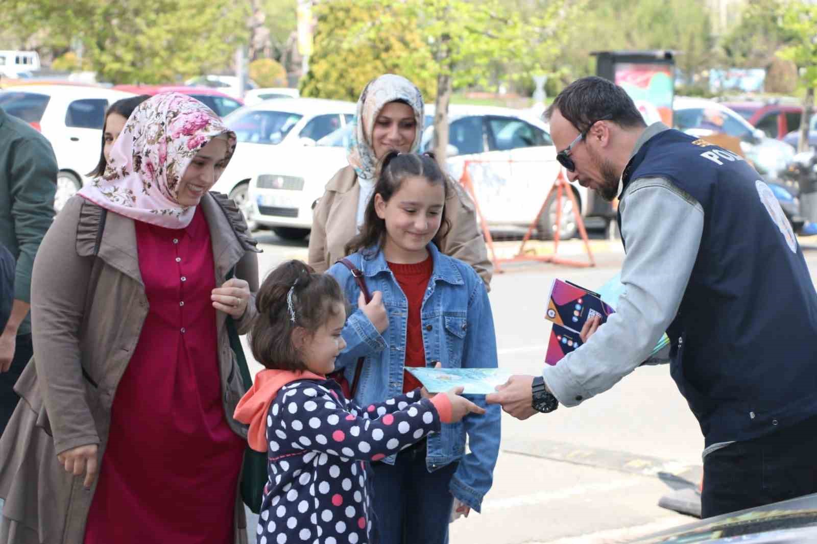 SİBER SUÇLARLA MÜCADELE ŞUBE MÜDÜRLÜĞÜ, ÇOCUKLARI VE TEKİRDAĞ HALKINI İNTERNET