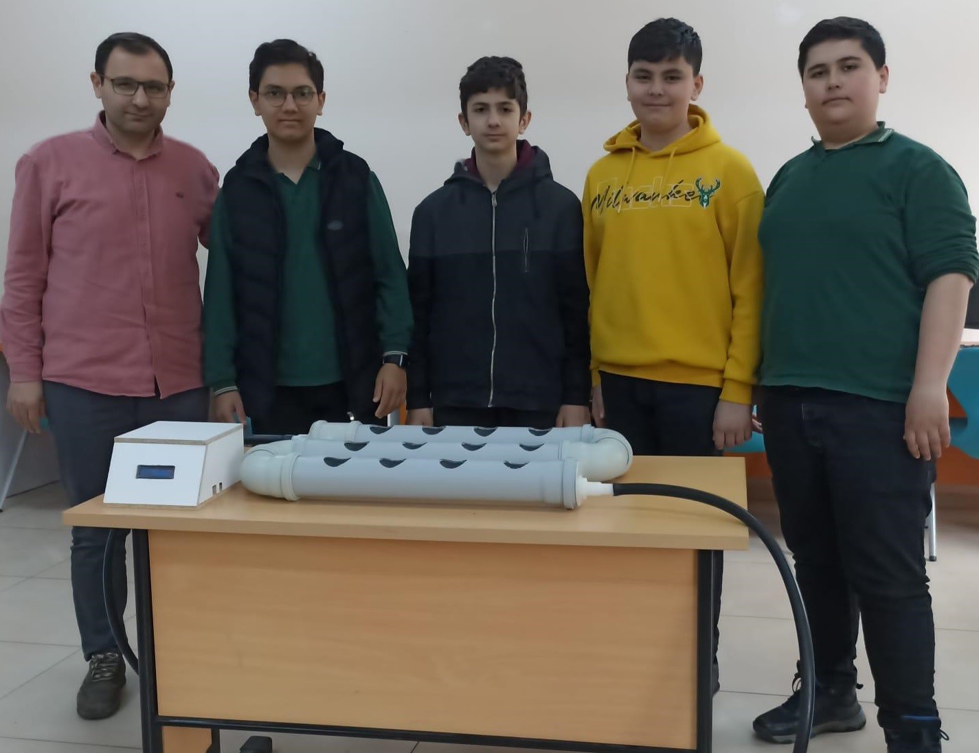 TEKKEKÖY ANADOLU İMAM HATİP LİSESİ ÖĞRENCİLERİ TOPRAKSIZ TARIM SİSTEMİNİ ELE