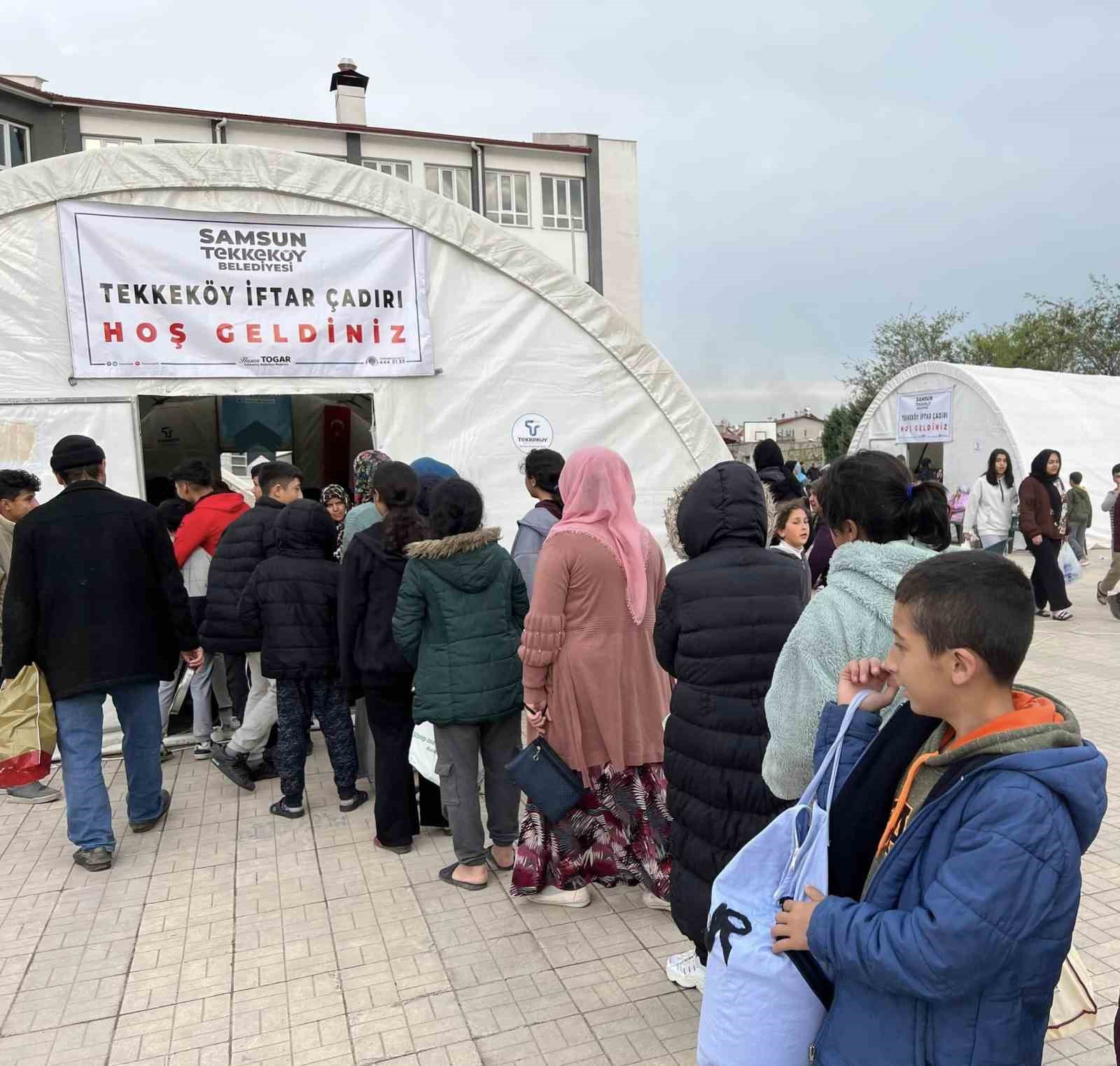 RAMAZAN AYINDA AFET BÖLGELERİNDEKİ VATANDAŞLARLA DAYANIŞMAYI SÜRDÜREN TEKKEKÖY BELEDİYESİ KAHRAMANMARAŞ’TA